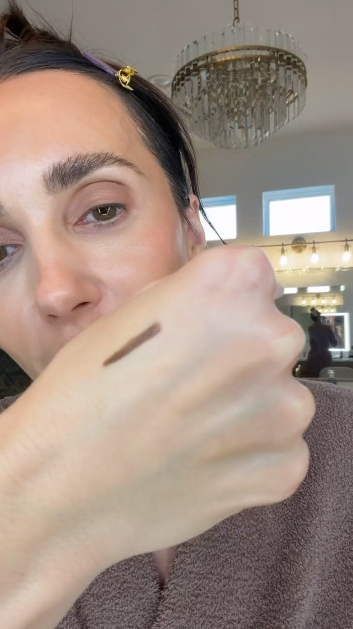 Victoria Beckham liner in shade cocoa pave, makeup finds, smokey eye, eyeliner, annabrstyle

#LTKOver40 #LTKBeauty