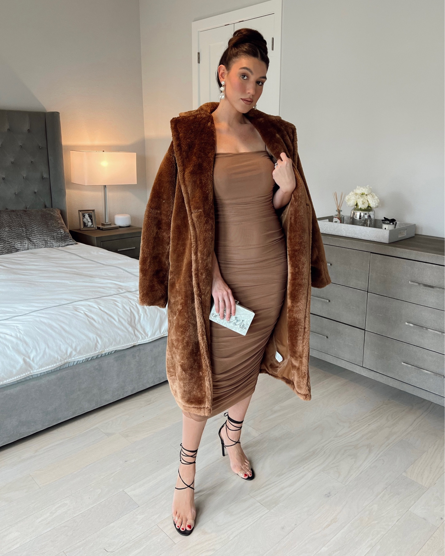 Glam Valentine’s Day date night look❤️

My bag is Edie Parker and I can’t link it so I linked similar more affordable options👛

Day night dress, body con dress, formal dress, wedding guest dress, winter formal

#LTKMostLoved #LTKplussize #LTKmidsize