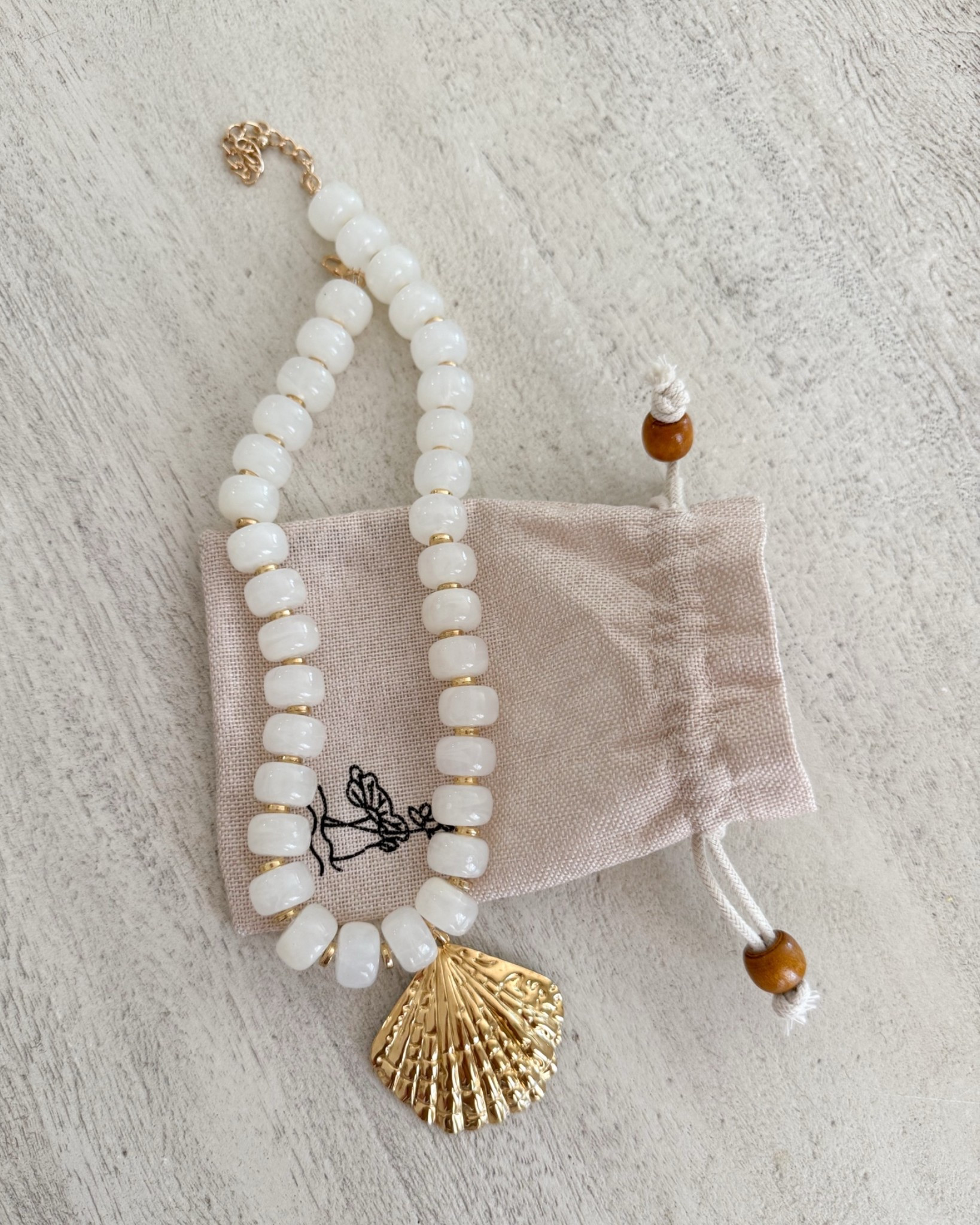 Amazon find! 🐚 This gorgeous statement necklace is so perfect for summer outfits and vacation looks!

#LTKgrwm #LTKMothersDay #LTKSeasonal