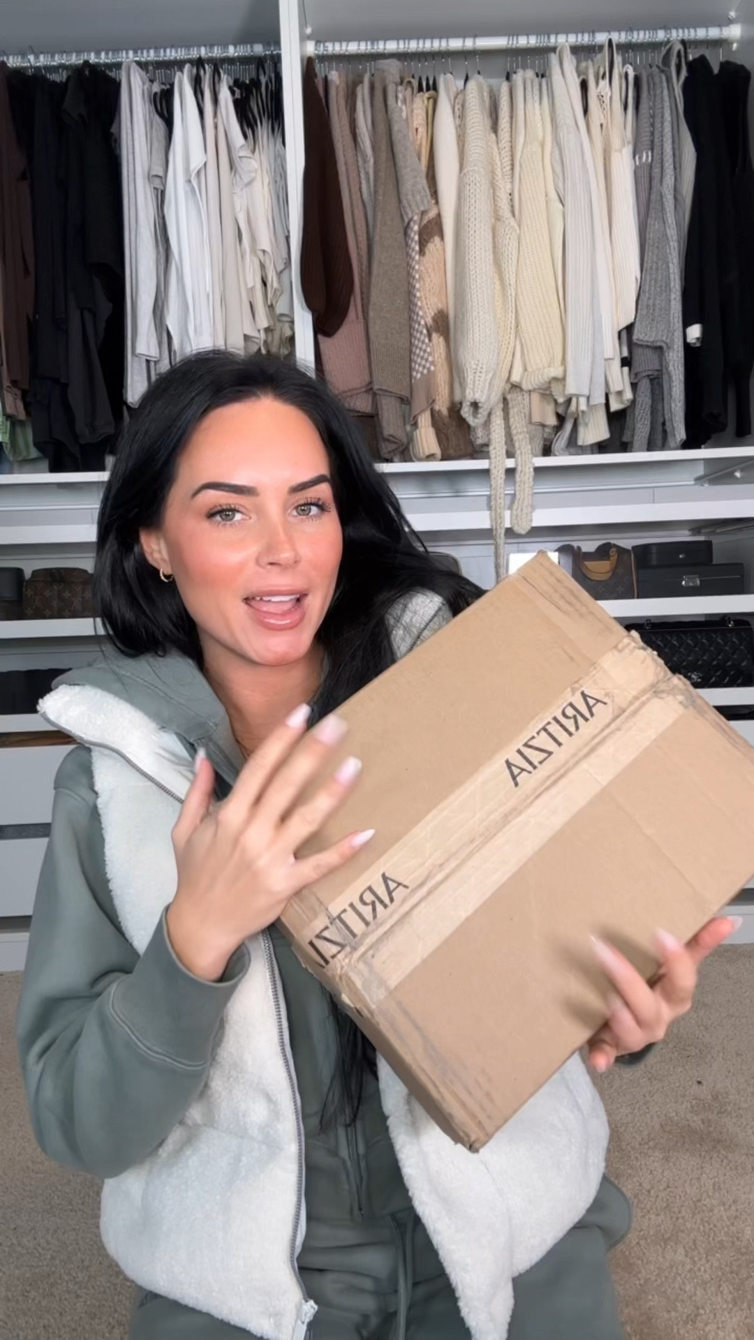 Aritzia Haul ✨

I will post a try on soon 🫶🏻 I will have these + my outfit 🔗 on my LTK in the Aritzia section! 

My sizing 5’7, 145lbs, 32dd
Im wearing size small jacket & pants, size 4 vest 

#LTKWatchNow #LTKHoliday #LTKStyleTip