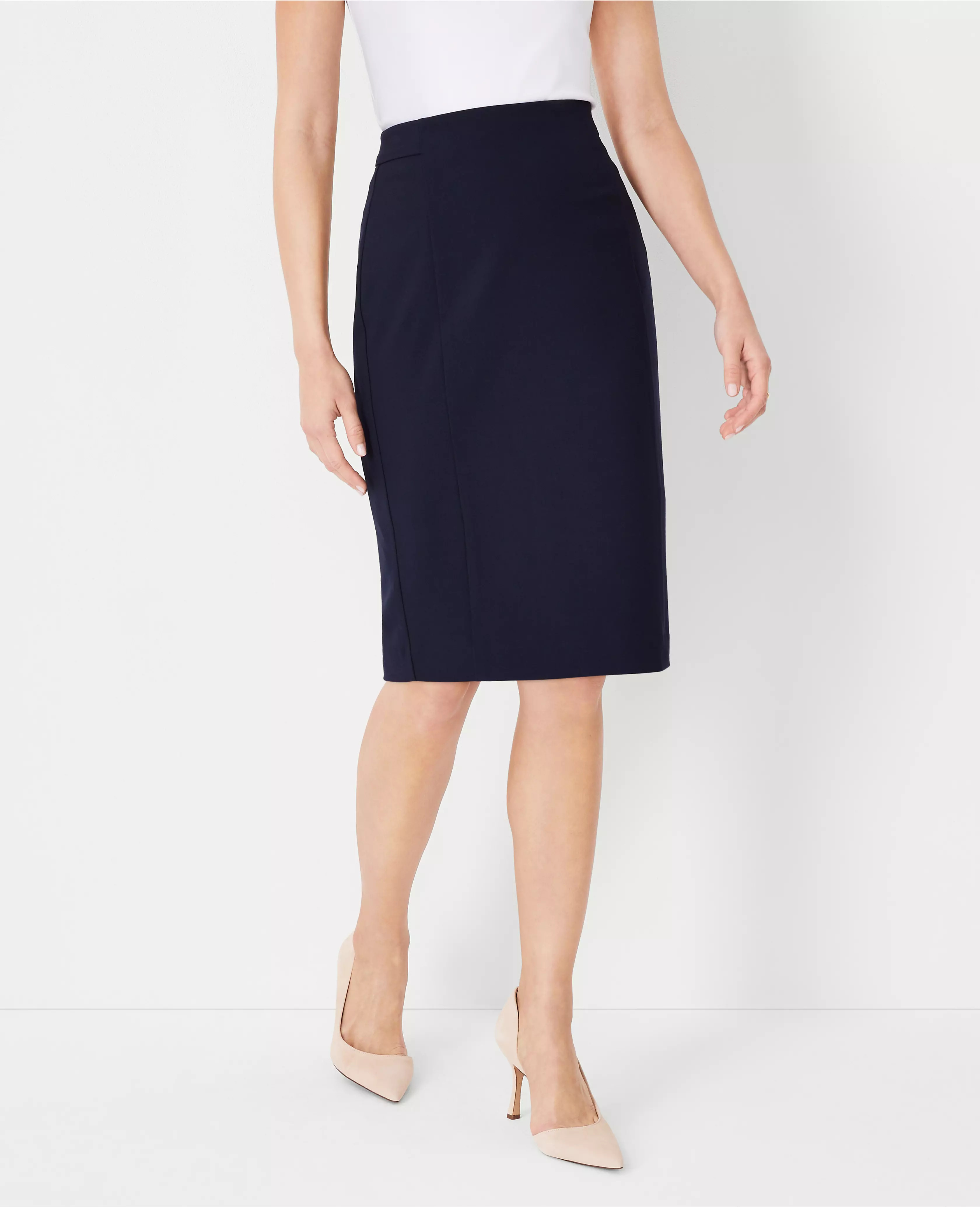 The Seamed Pencil Skirt in Seasonless Stretch | Ann Taylor