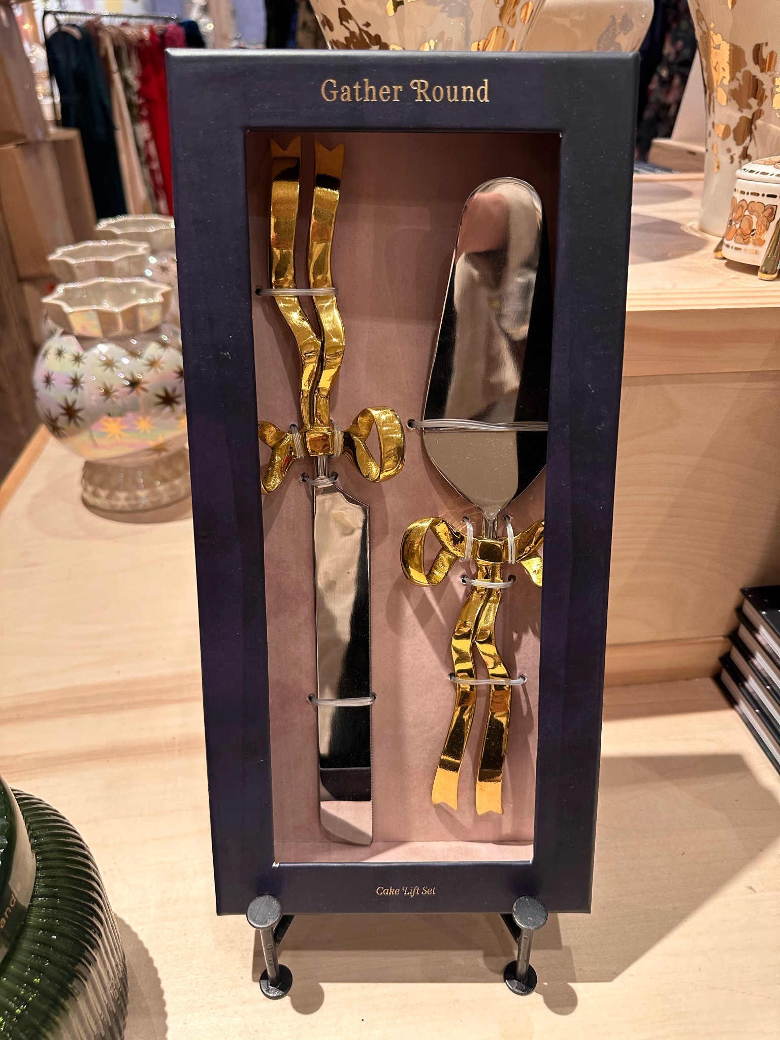 Truly obsessed with this cake serving set (it’s brass bows😍) 

Also cowls in silver 

Host gifts | gift idea | coquette aesthetic | gifts for her | stocking stuffer 

#LTKHome #LTKHoliday #LTKGiftGuide