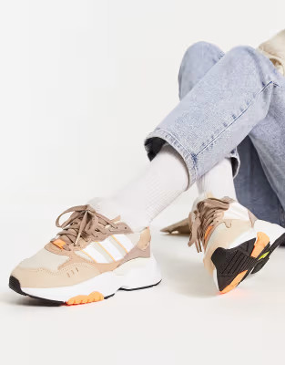 adidas Originals - Retropy F90 - Sneakers in beige met oranje details | ASOS (Global)