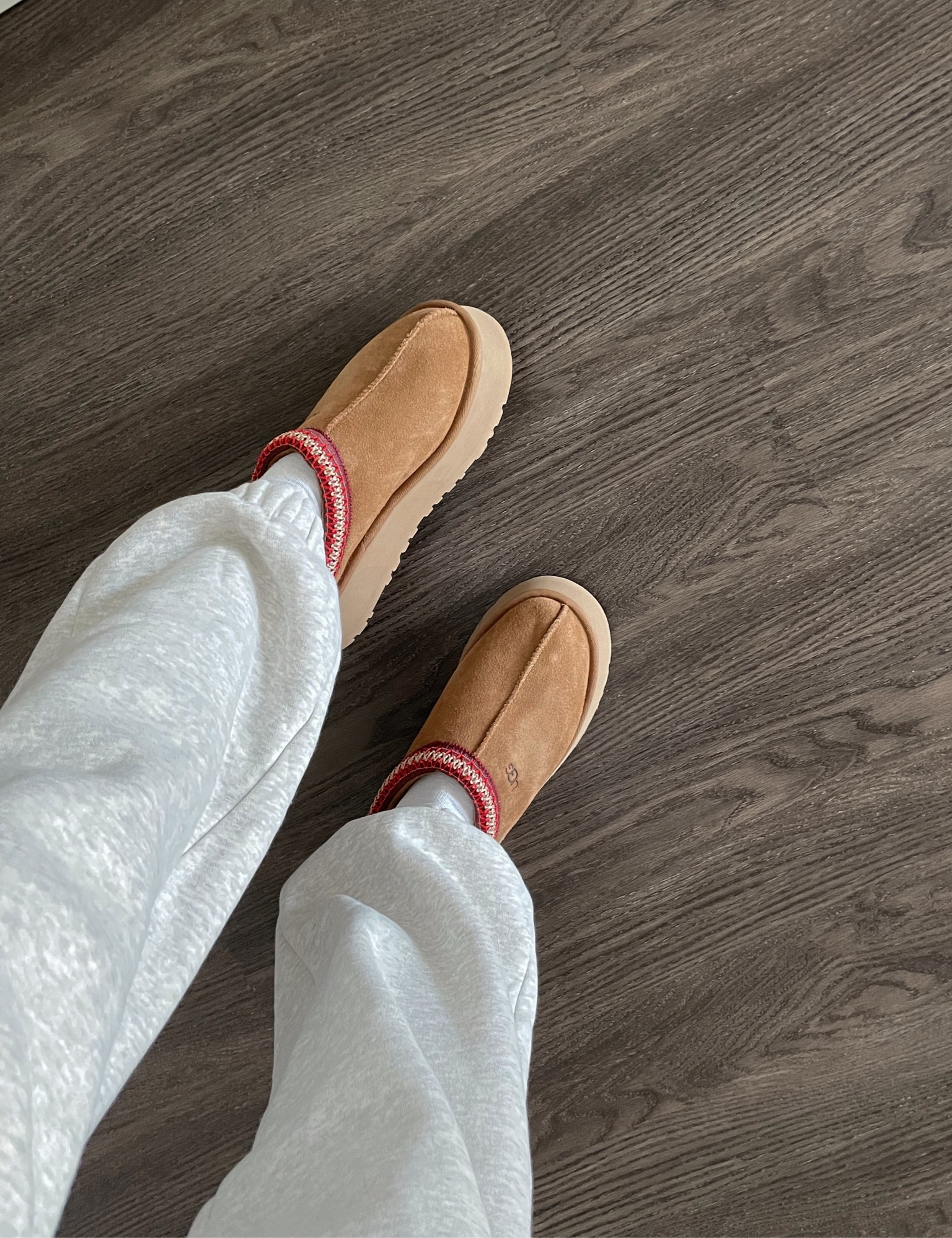 Ugg Tazz slippers: (8) 

#ugg #uggtazzslippers #fall2023 #slippers 

#LTKshoecrush #LTKSeasonal #LTKGiftGuide