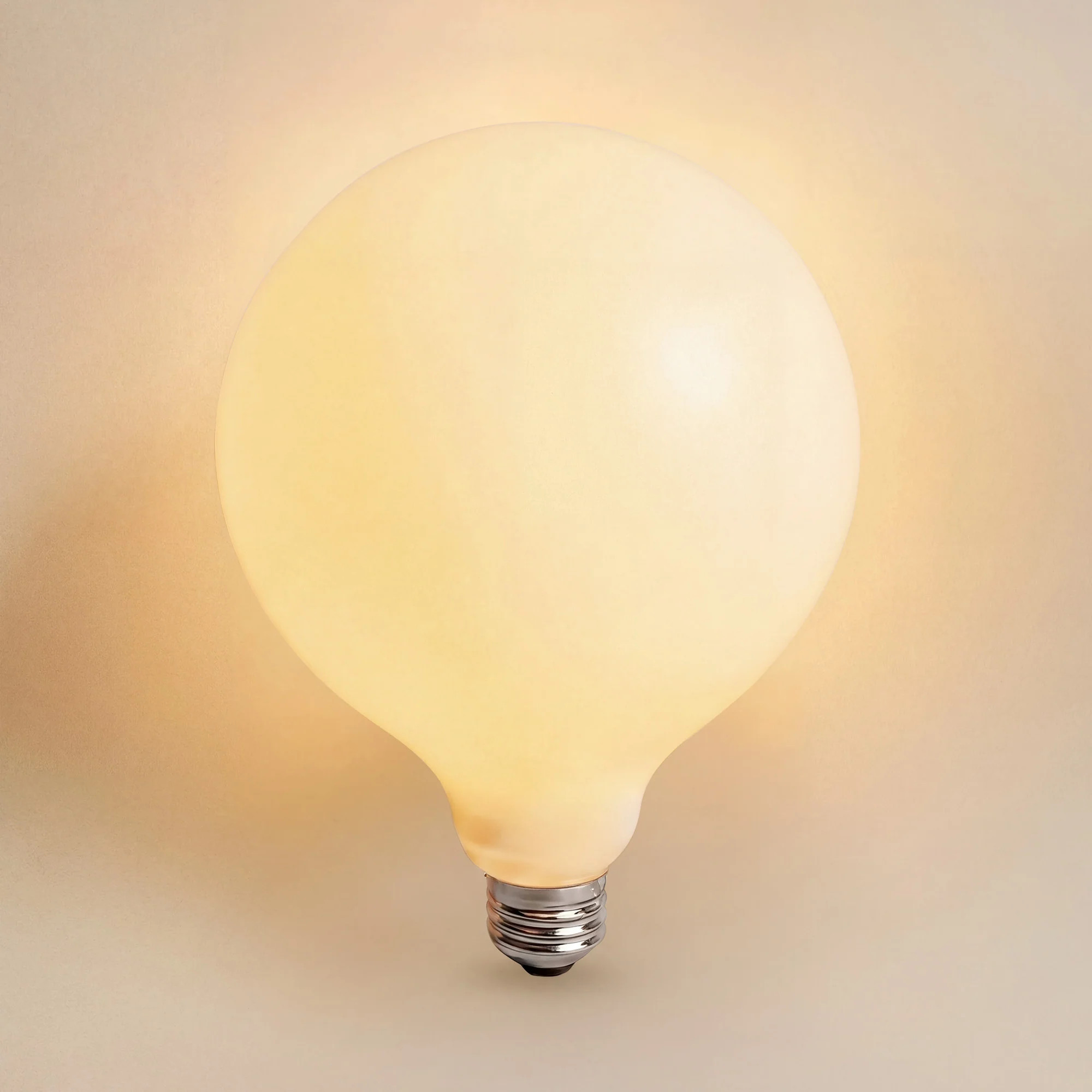 G125 Soft White LED Light Bulb E26/2700K/8W | Rowabi