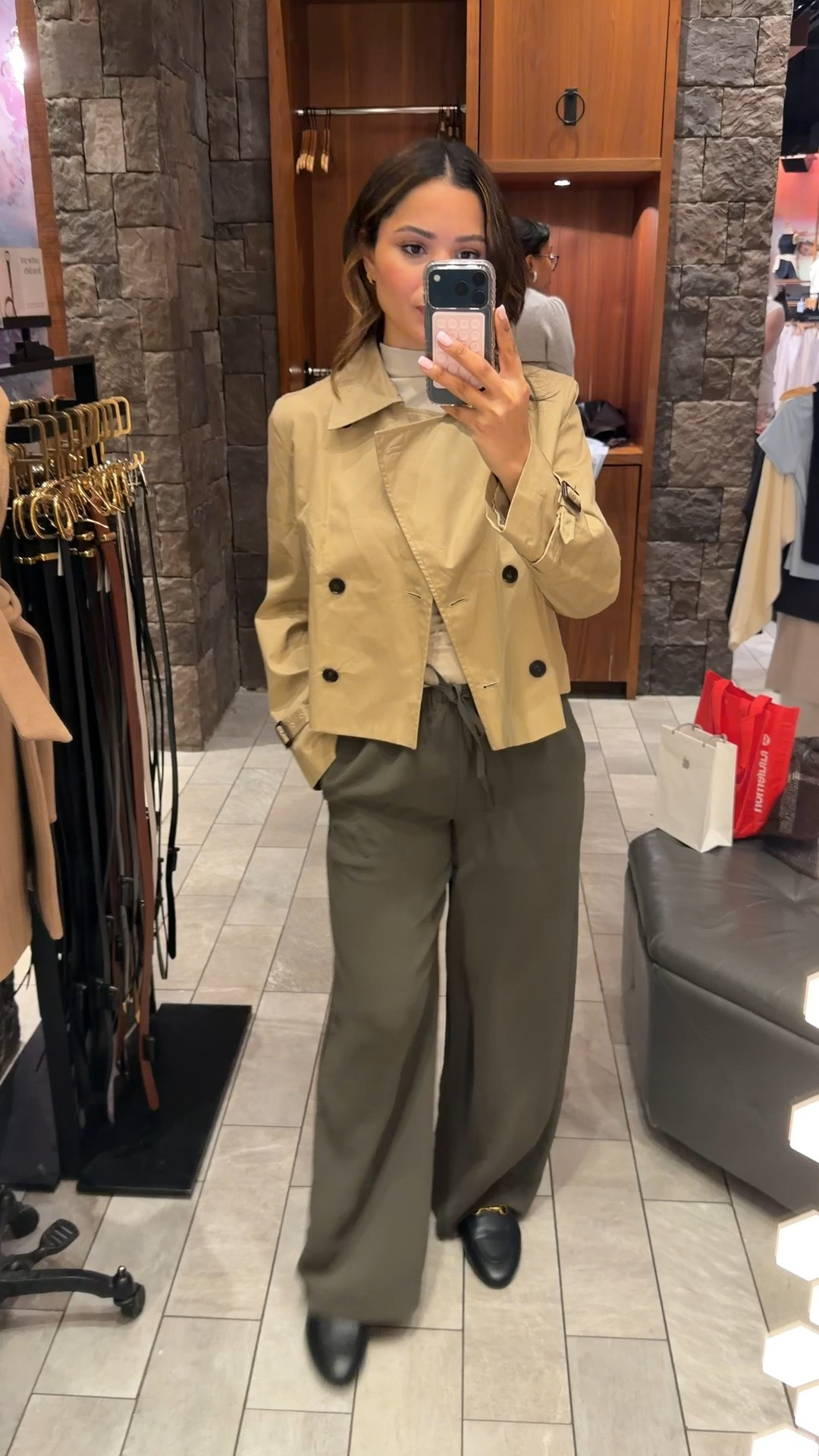 Love this short trench! I ended up ordering the lighter shade (beige) wearing size small
Pants small 