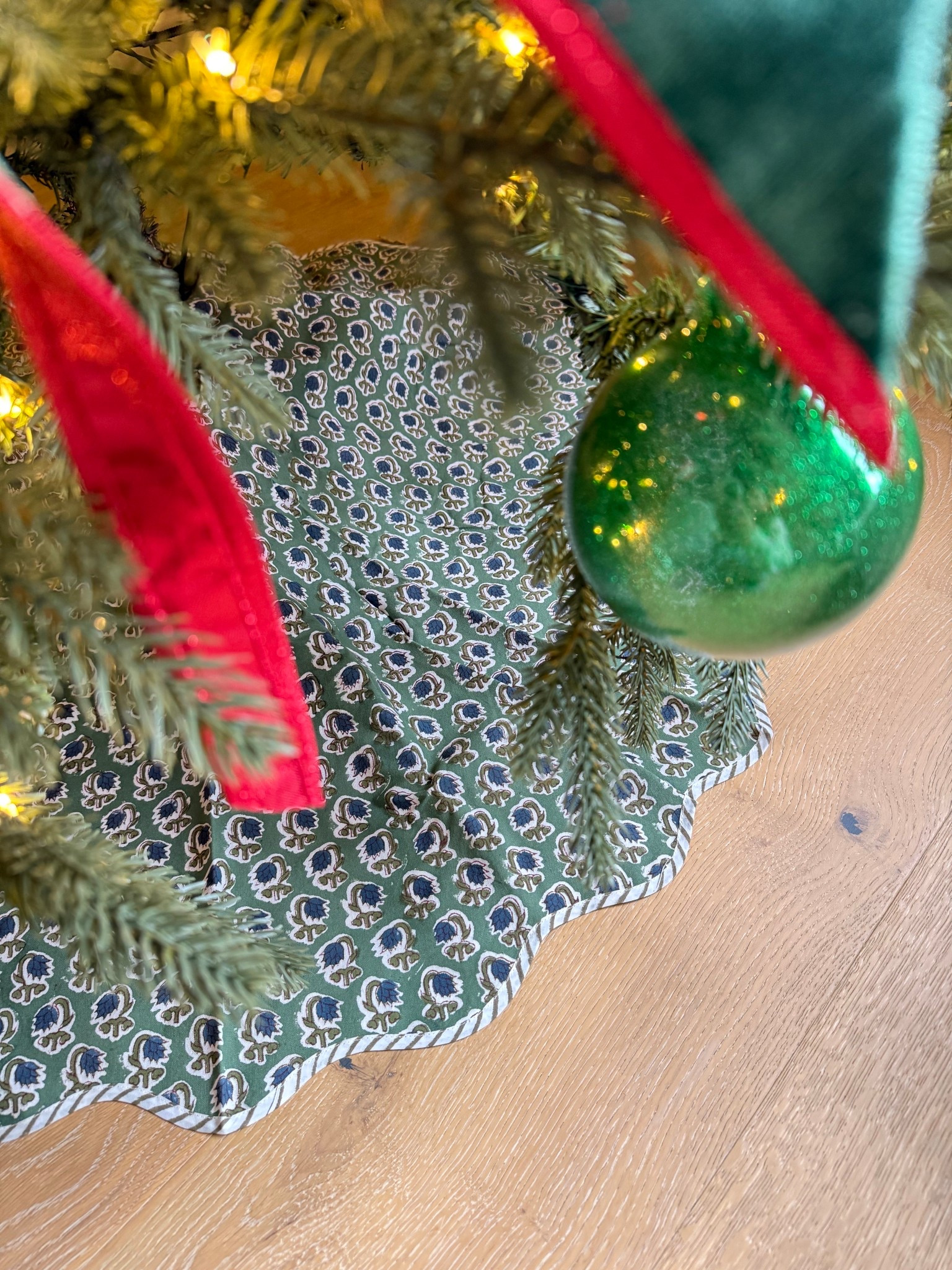 Obsessed with this tree skirt from Amazon 😍

#LTKHome #LTKHoliday #LTKSeasonal