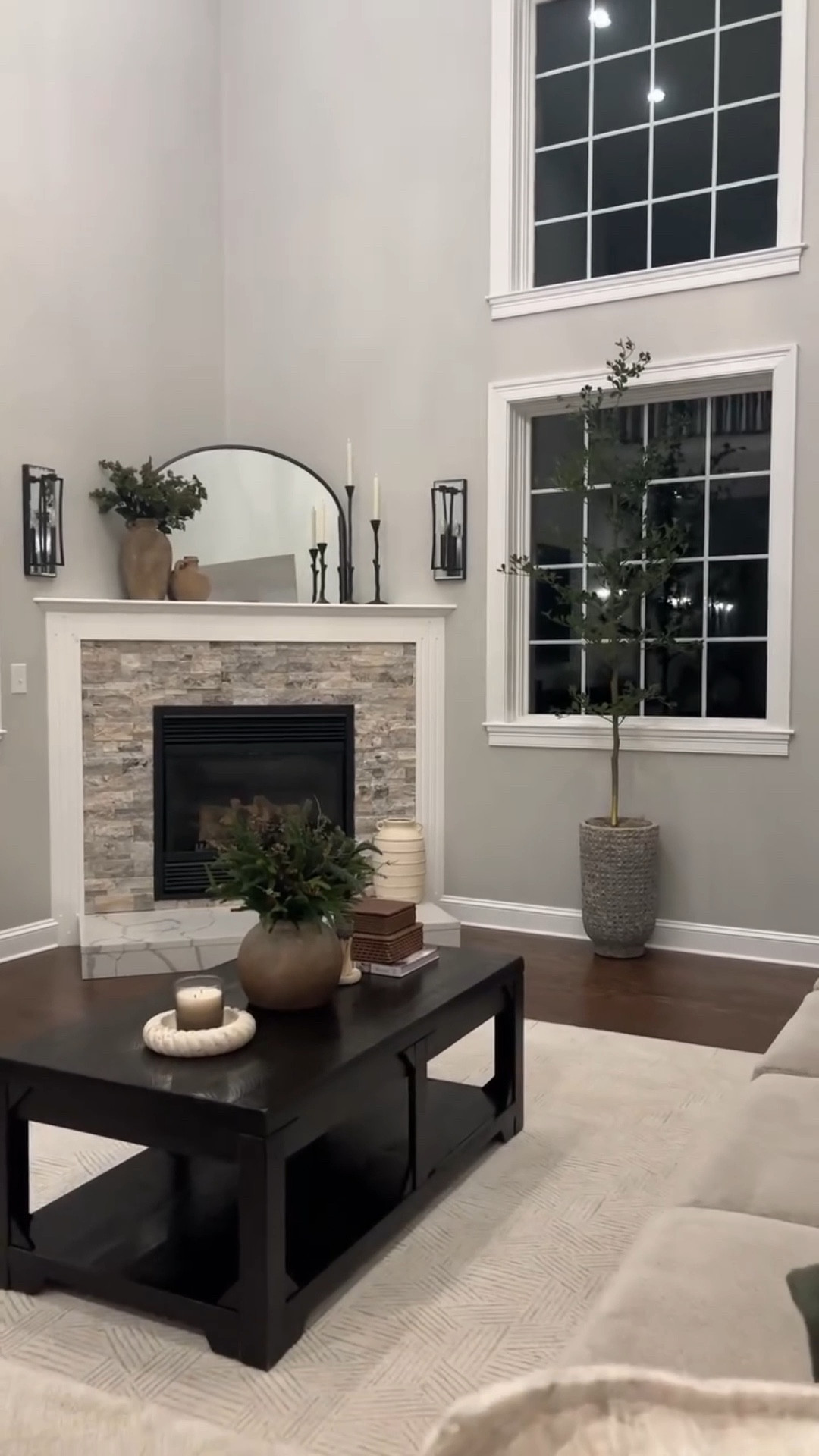 Y asi, sin darnos cuenta, se va otro año más...
2025, hoy me siento frente a ti con el corazón lleno de aprendizajes
gratitud y fe.
Gracias por lo vivido, por lo que dolió y por lo que sanó.
Usa este audio para despedirte de este gran año!

Deseo que el 2026 llegue cargado de paz, amor, propósito y sueños cumplidos.
Los quiero mucho. 🤍✨🍾

#happynewyear #2026 #newyear 
#reflexiones #motivation