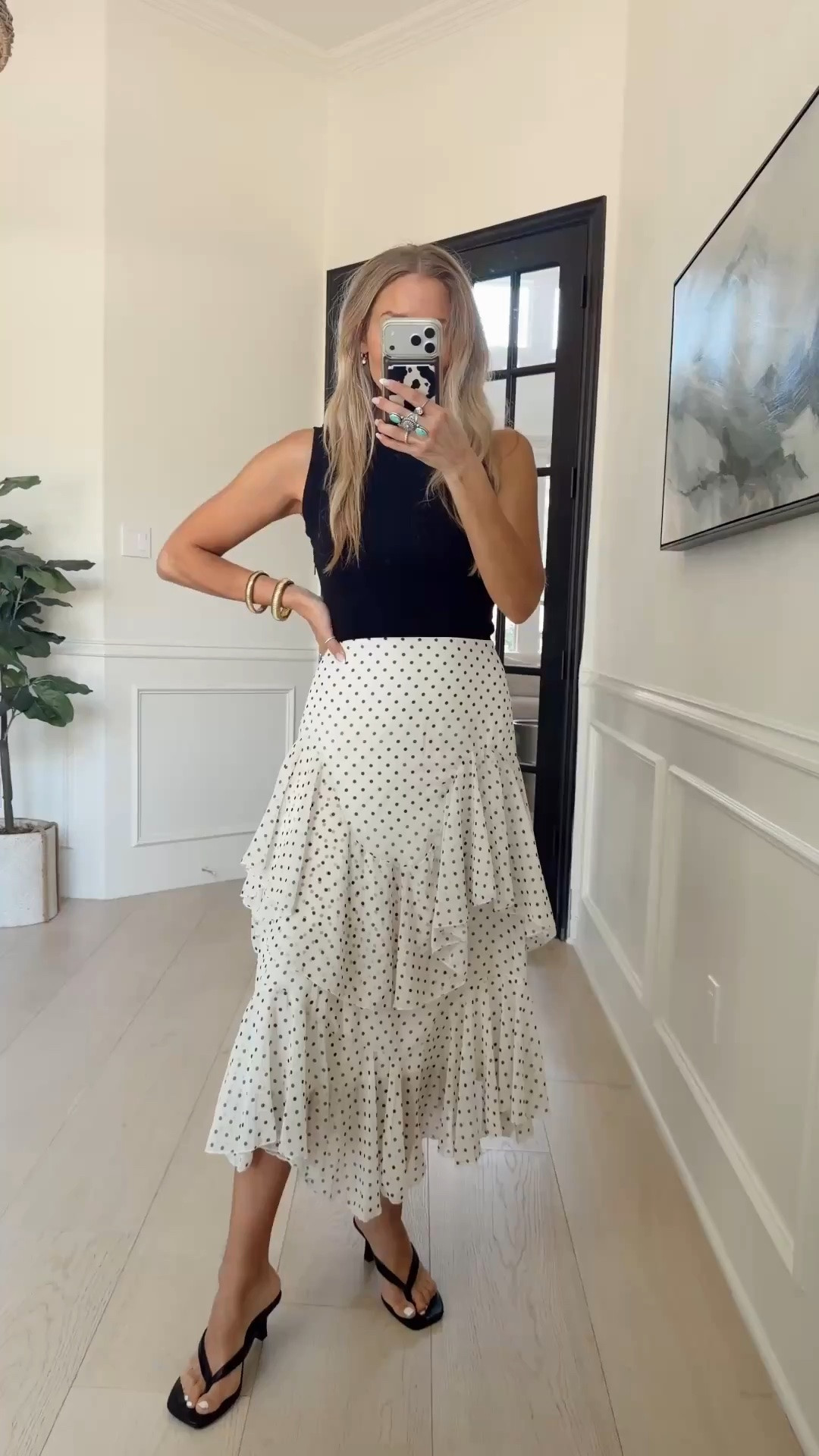 🤍This freaking dress 😍 so chic and designer. Looks like it’s hundreds of dollars, but it’s under $90.

Wearing my tts (small)

5’5” // 120 ish lbs