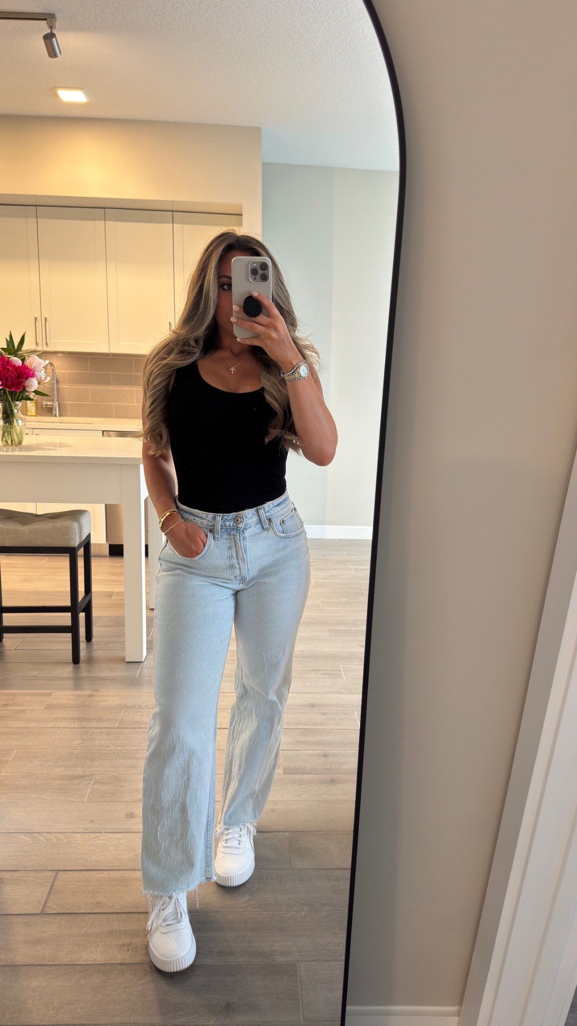 my favorite style jeans from Abercrombie!! so flattering on everyone, I’m wearing the curve love fit 🤍 wearing size 27 short lengthh