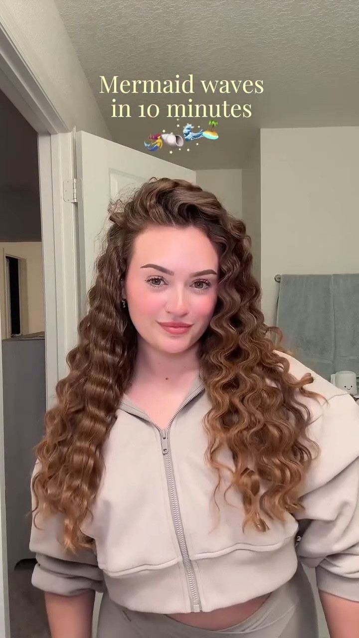 How to achieve perfect mermaid hair in under 10 minutes🧜‍♀️🐚🌊✨ 

🔗 is in my bio 

@tymo_fashiontech 

#tymobeauty #curlstymo #haircrimper #mermaidwaves beachwaves AD