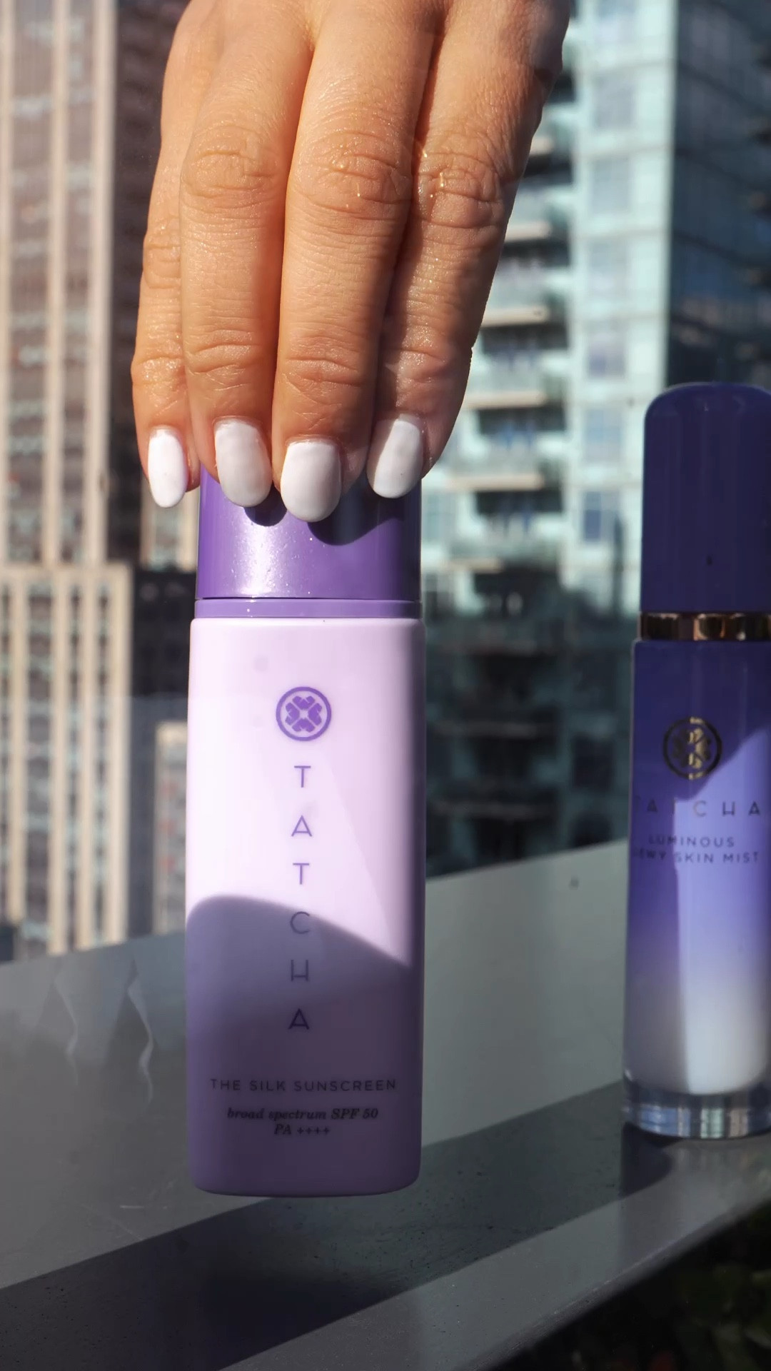 Morning in the city with Tatcha. Hydration first, everything else after. I love how gentle and glowy this routine is.

#tatchalove #everydayskincare #glowyskinroutine #softbeautymoments #latinamakeup