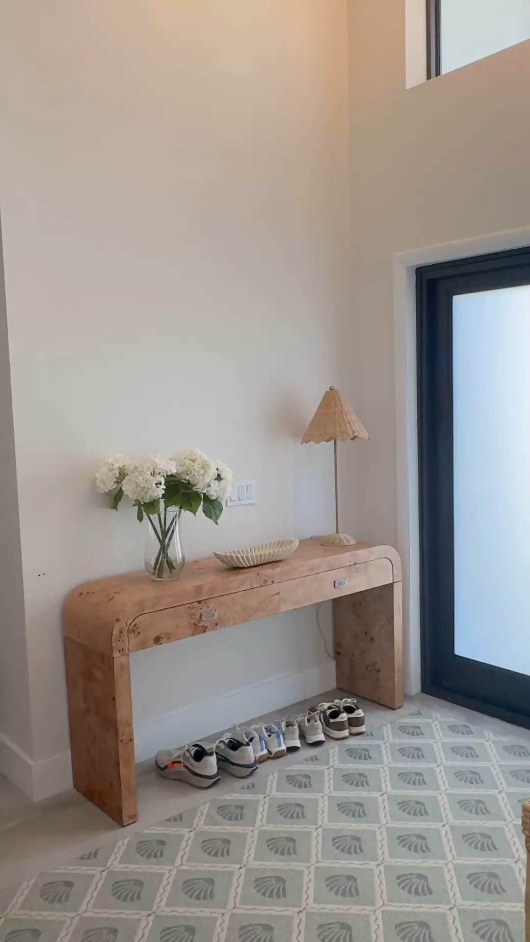 Entryway, foyer table, console table, burlwood, rug

#LTKHome