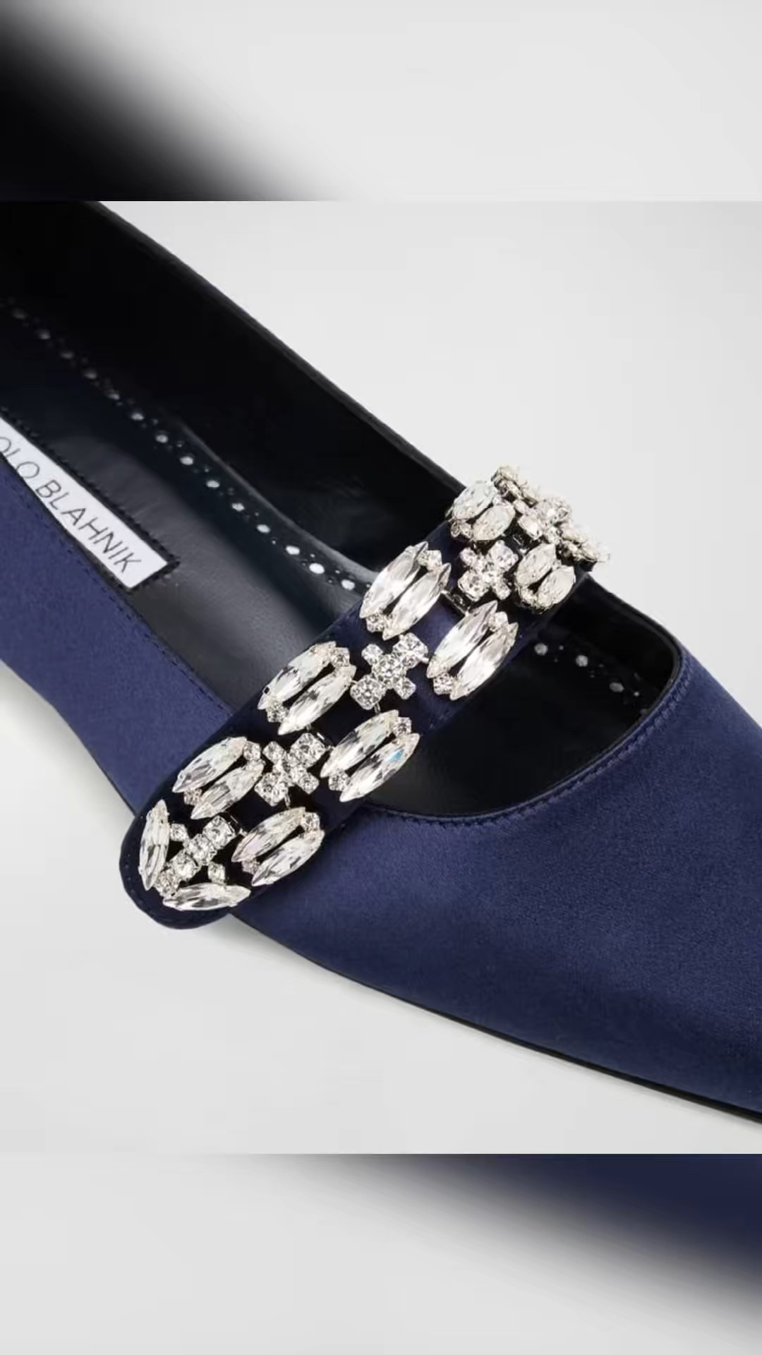 Manolo Blahnik Sapphire Satin Flats | Embellished Mary Jane | Quiet Luxury

Sapphire-blue satin Mary Jane flats by Manolo Blahnik, finished with crystal embellishment. A refined quiet-luxury staple perfect for city escapes and elegant evenings. Curated for Jet Set LatAM’s Sapphire in São Paulo collection.

#LTKBeauty #LTKHoliday #LTKTravel