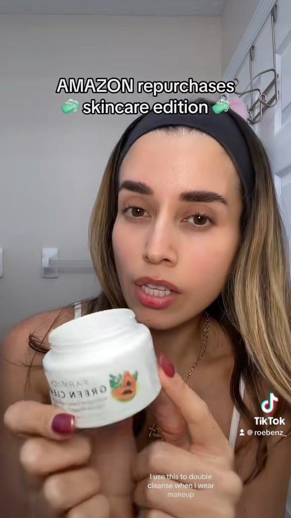 Amazon skincare products that I continue to repurchase 💞

*Farmacy green clean makeup melt
*Tree Hut tropic glow firming whipped body butter (dupe for bum bum cream!) 
* Joesoef anti-acne sulfur soap



#LTKunder50 #LTKFind #LTKbeauty