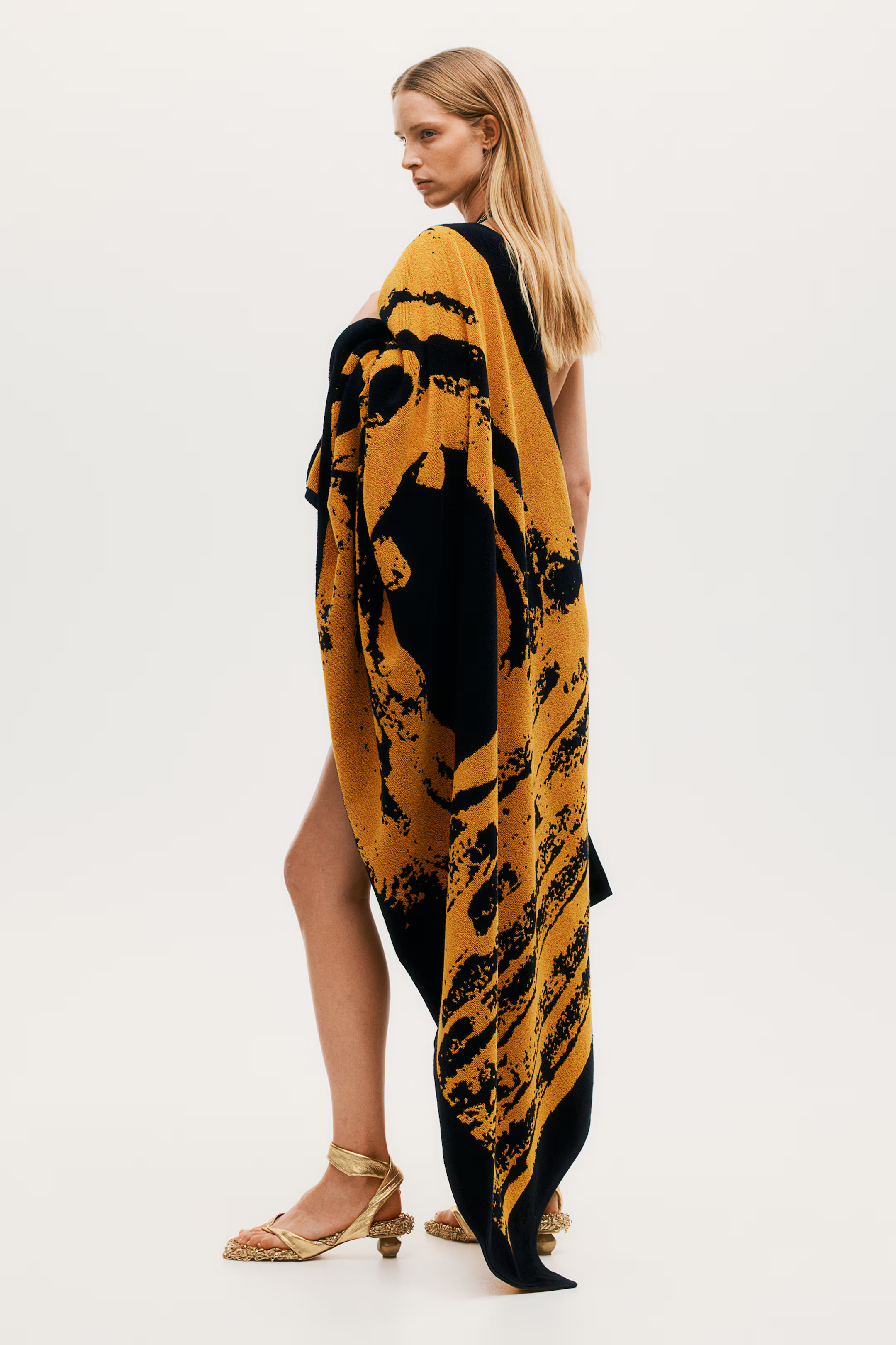 Motif-detail Beach Towel | H&M (US + CA)