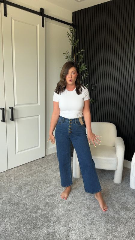 These jeans are super limited stock for this wash specifically but I love the fit of them and would highly recommend any wash. I’m wearing a 28 standard length. Waist is 30” & hips are 41” & I’m 5’6

#LTKMidsize #LTKxMadewell #LTKStyleTip