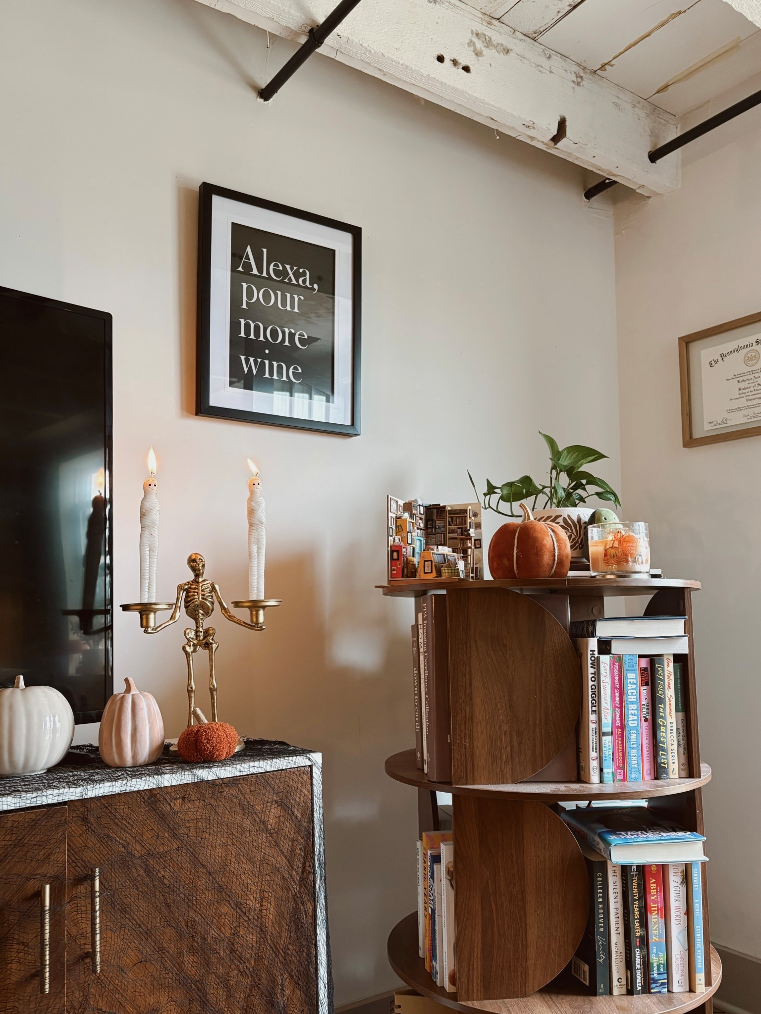 Fall decorations are up 🎃 

#LTKSeasonal #LTKFallSale #LTKHome