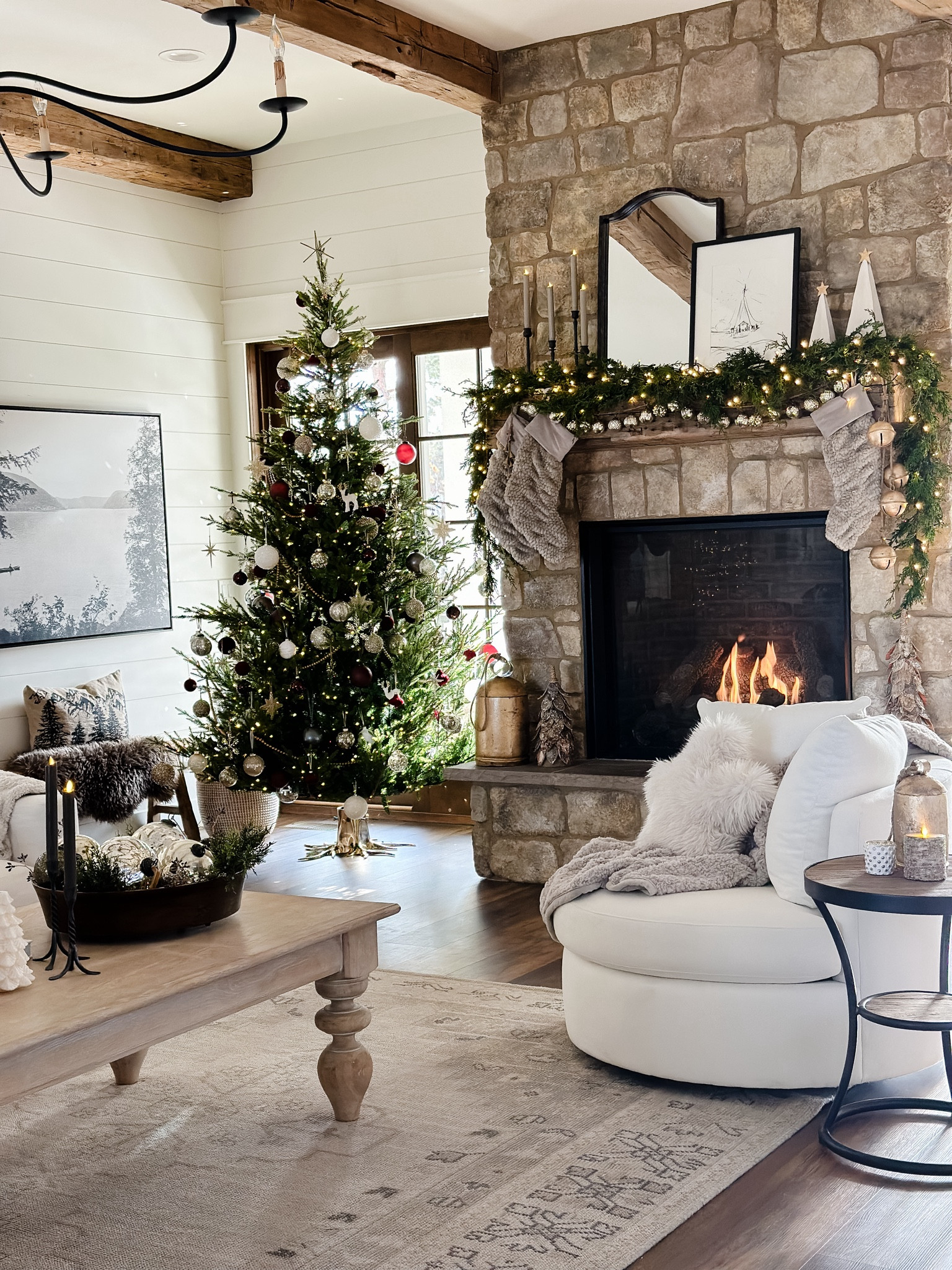 Holiday living roomm

#LTKHoliday #LTKhome #LTKstyletip