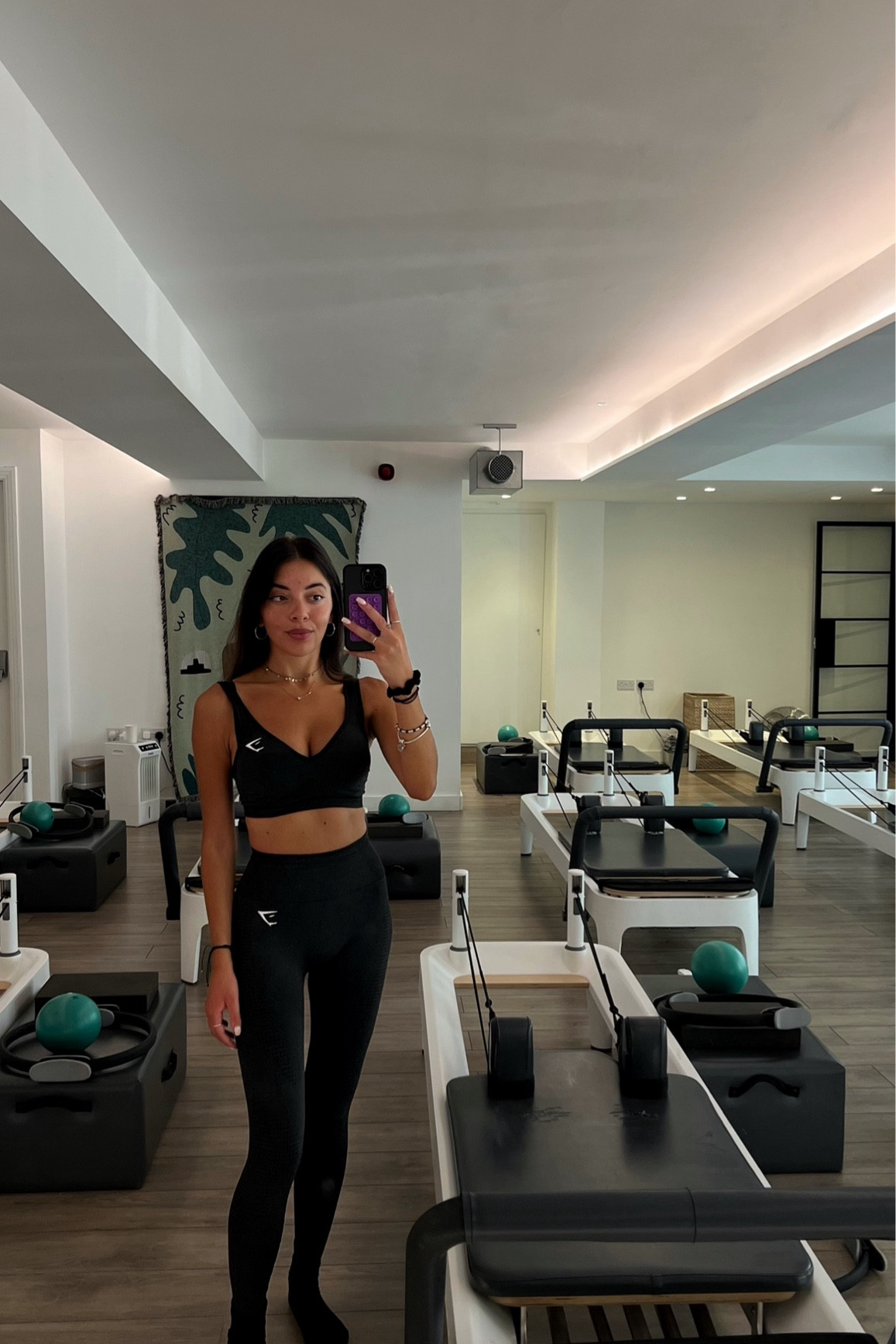 My favourite gym set for Reformer Pilates! This is the Gymshark Vital Seamless 2.0 Leggings and V Neck Sports Bra ✨

#LTKeurope #LTKuk #LTKstyletip
