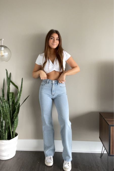 abercrombie ultra high rise 90’s jeans 

abercrombie style, 90’s jeans, straight leg jeans, style inspo, outfit ideas, abercrombie, jeans