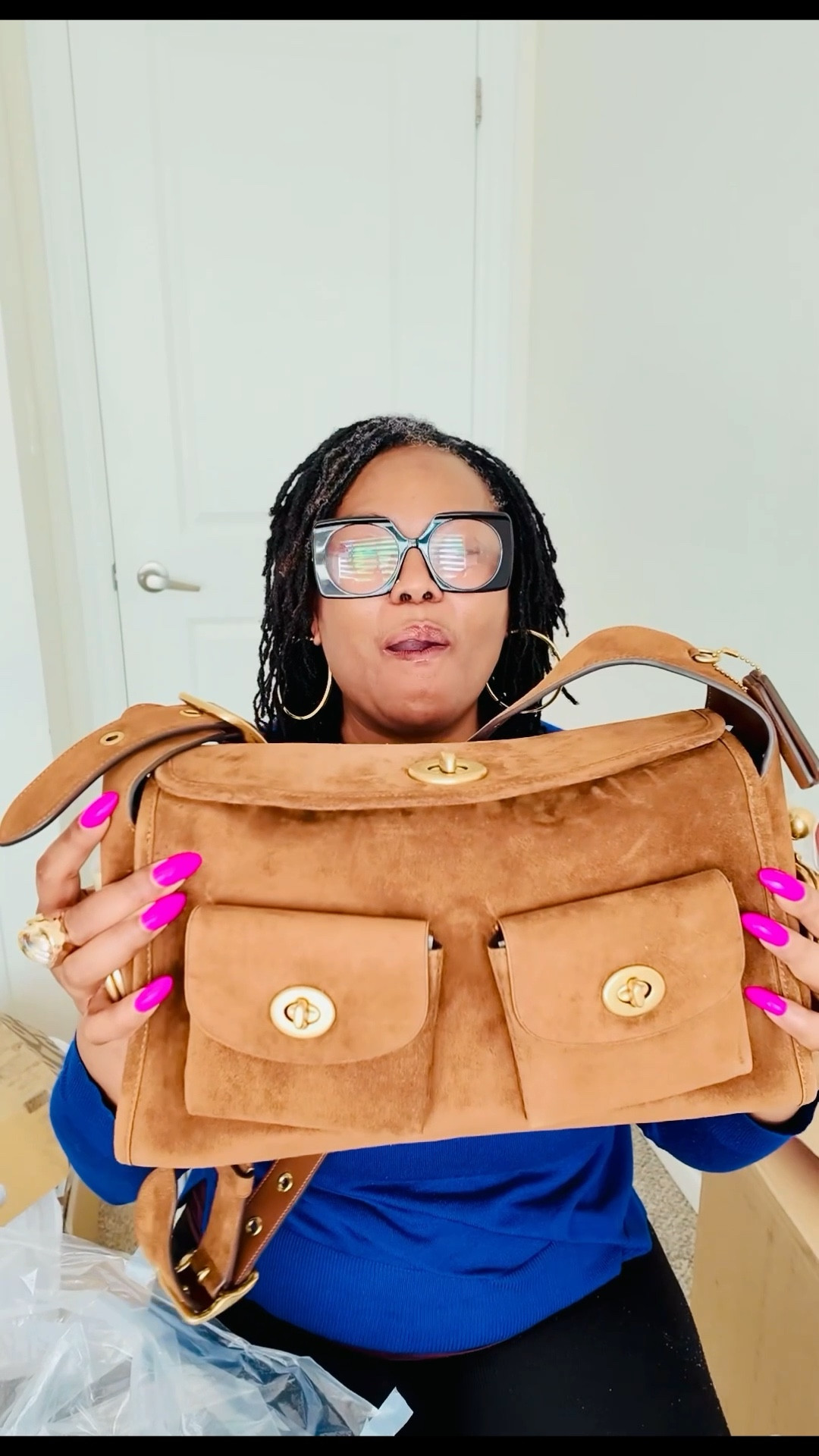This re-Editon bag is absolutely beautiful 😻 Such a statement piece with lots of details 🤩🥰

#LTKbag #LTKstyletip