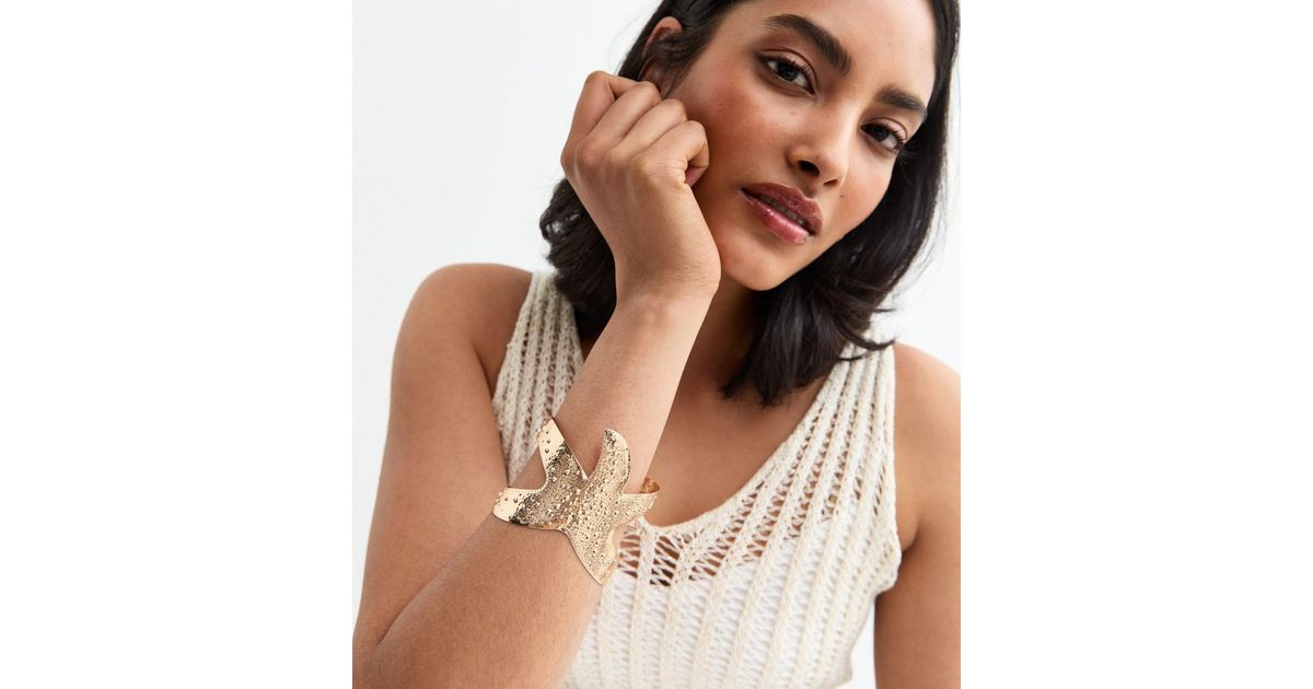 Gold Tone Starfish Textured Oversized Cuff | New Look | New Look (UK)
