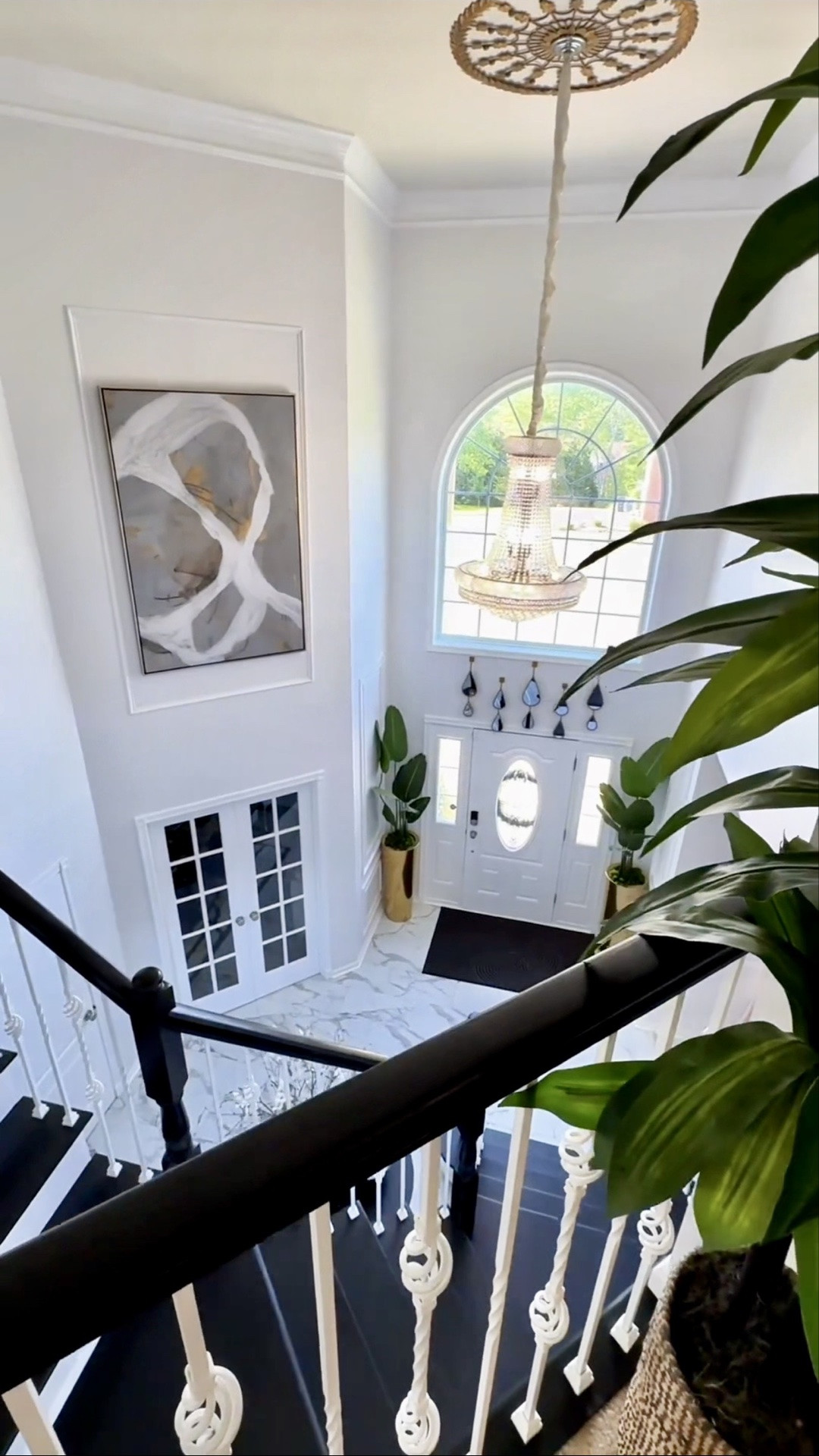Wall and floor accents are a great way to draw attention to your space and choosing the right frame/furniture can be a plus 👌

#LTKHome #LTKmomlife #LTKU