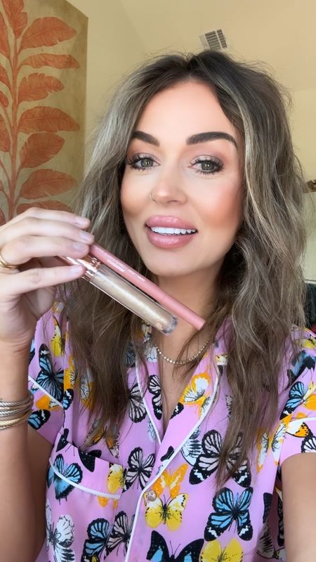 EVERYDAY LIP COMBO !!!! 
- Anastasia Sun lipgloss 
- Cover girl outlast lip stain 10 sugey girl 

Other colors I love from both brands: 
Lipstain- 35 canyon, 20 admire, 40 jazzberry 
Lipgloss- toffee rose, glass crystal, cotton candy, 

#LTKBeauty #LTKVideo #LTKFindsUnder50