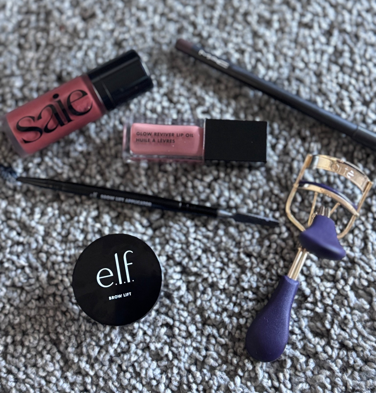 My go-to 5-minute mom makeup! 

#LTKSaleAlert #LTKBeauty