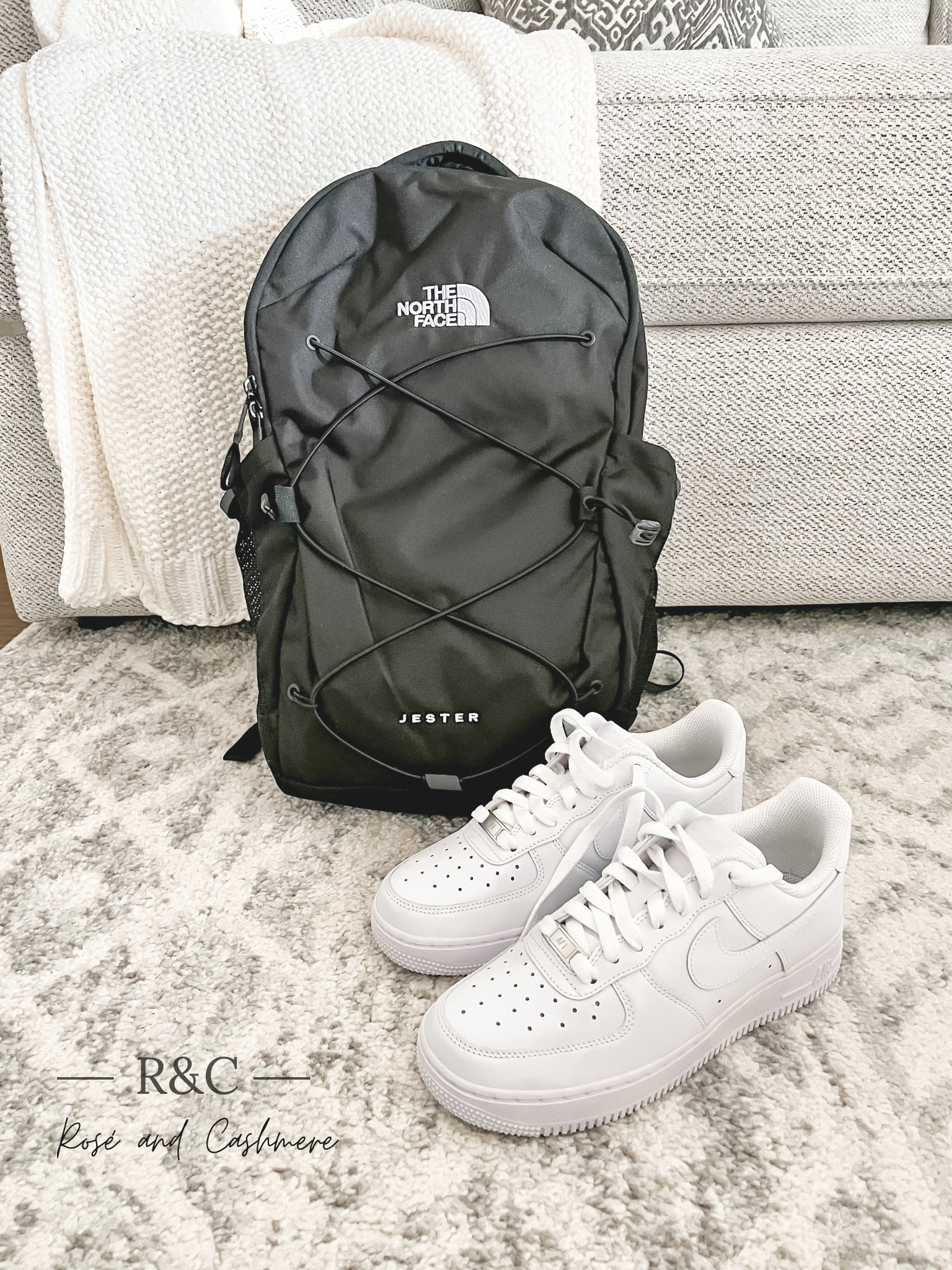 north face backpack preppy The Women's Borealis Pink Moss Dark Heather/Gardenia White The pack is designed for women and is available in one size The North Face Women's Jester