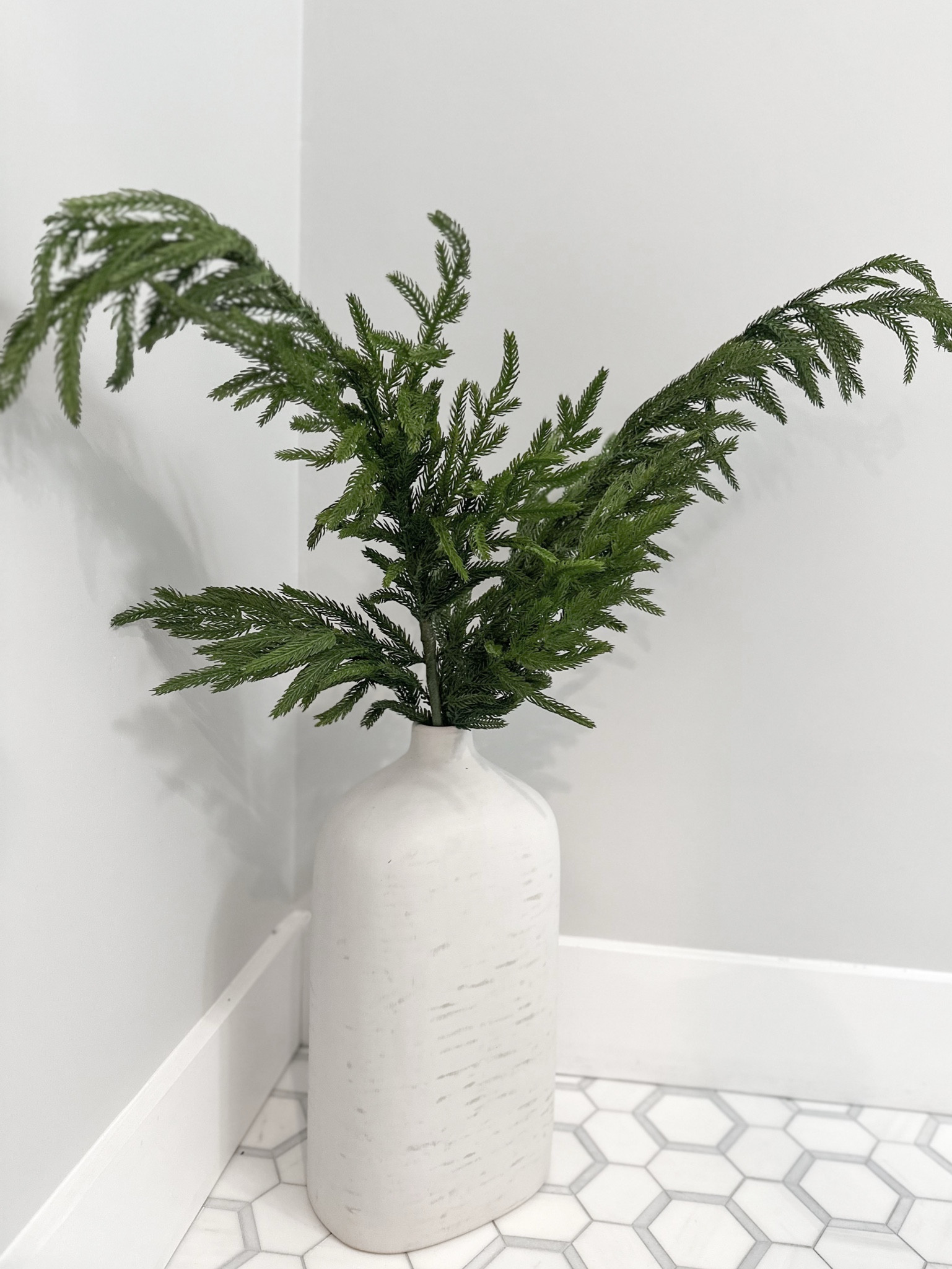 Faux winter greenery ❄️ 

• home decor, winter florals, amazon finds, faux plant, 

#LTKFindsUnder50 #LTKHome