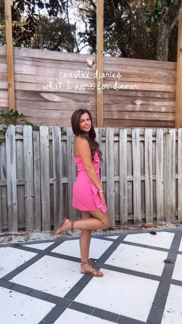 // 🐚 coastal diaries: what I wore for dinner // 

dress: @pantsstore 
jewelry: @jup.jewels @able @stampedandfinch @littlewordsproject @enewtondesign 
shoes: @amazonfashion 
bag: @toryburch