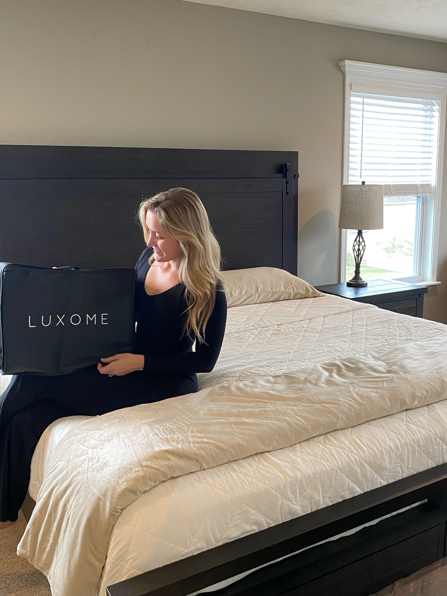 Bedding refresh with Luxome’s Luxury collection! It’s comfortable, cooling and beautiful 🥰

Luxome bedding, Luxome sheets, luxury, home, bed , bedroom, inspo

#LTKHome #LTKStyleTip #LTKSaleAlert