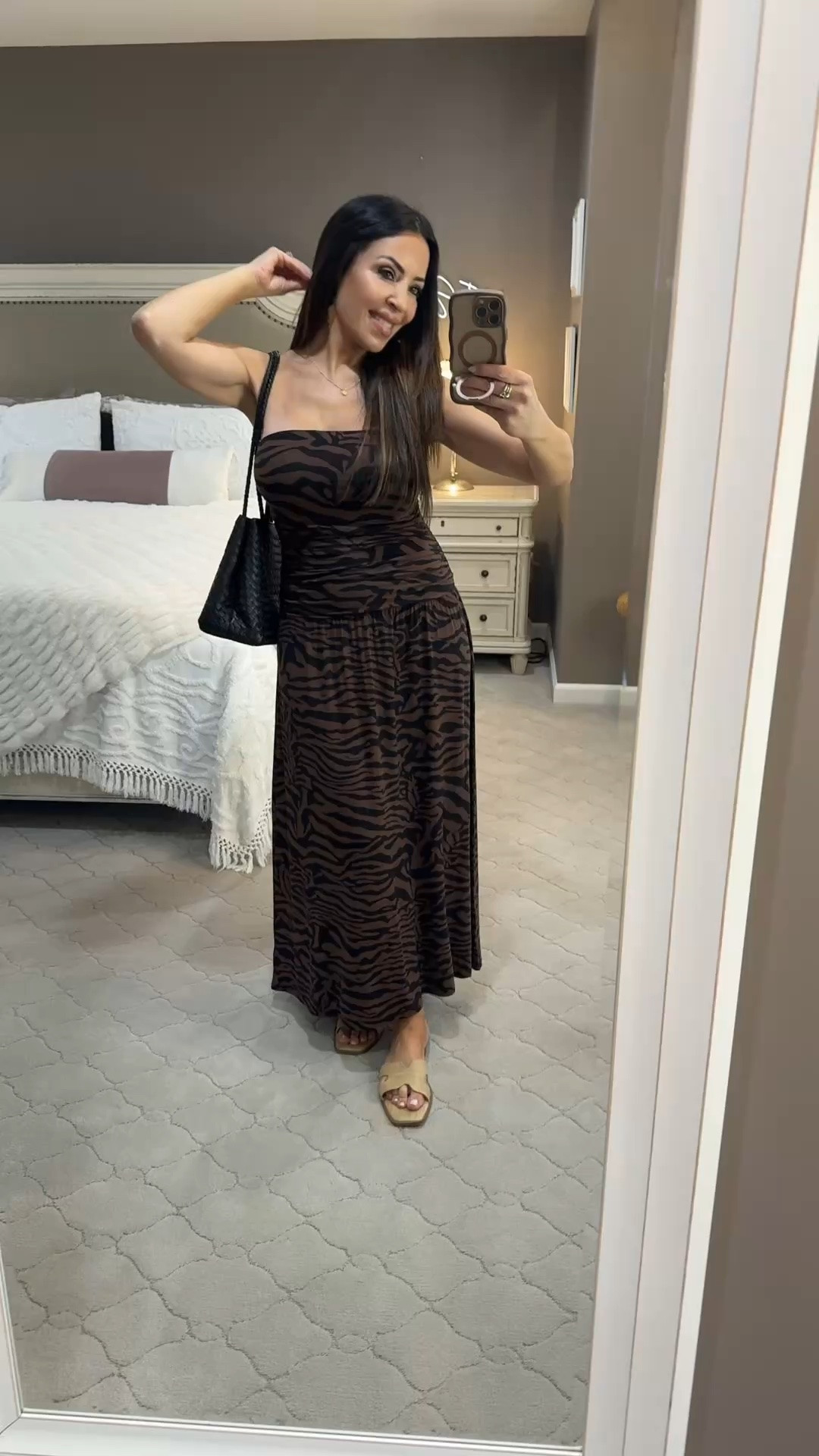 One of my favorite dresses of the season is back in stock and on sale🤎🦓
#affordablefashion #fashionover50