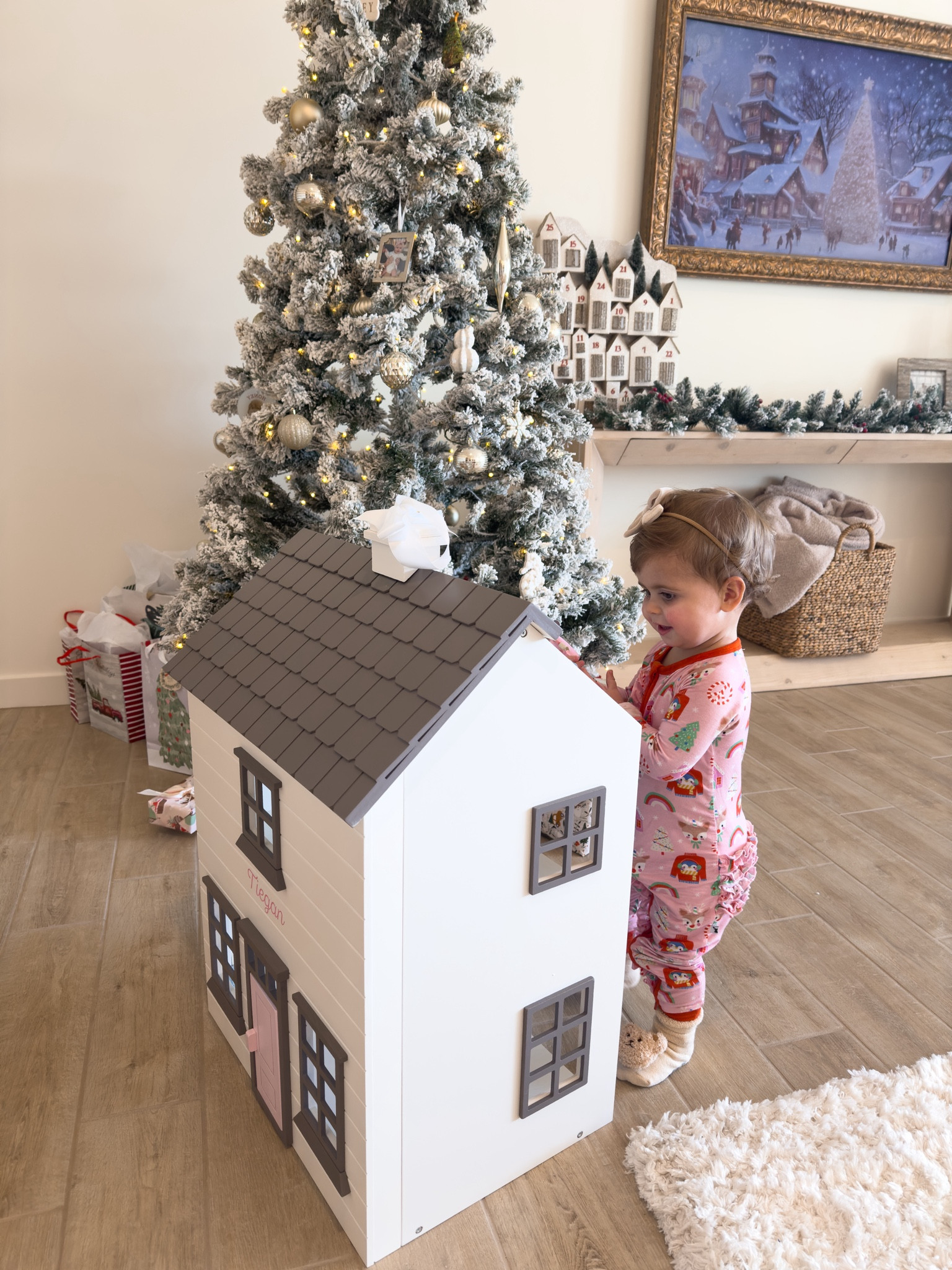 Dollhouse that Tiegan got for Christmas!!! 🩷😍 

#LTKkids #LTKbaby