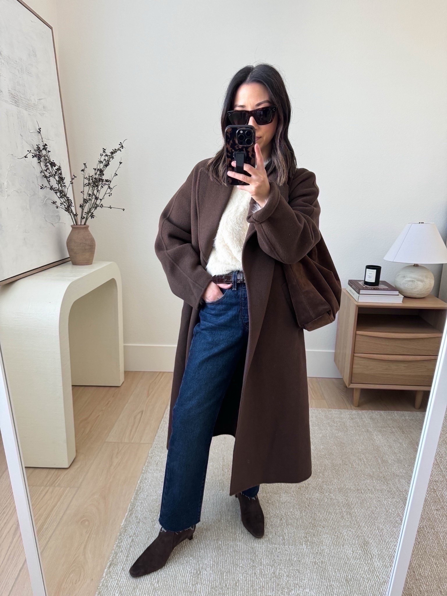 Levi’s 501 crops on sale! 

Gentle Herd Brown coat xs (old)
Velvet sweater small (old)
Levis 501 Crop, cut hems 28" inseam size 25
Madewell Dime booties 5.5
Liffner Pillow Shoulder bag
J.Crew belt
Celine sunglasses

Fall outfits, fall style, petite style 



#LTKSaleAlert #LTKPetite #LTKSeasonal