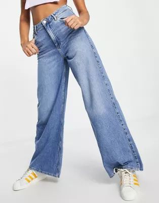 New Look - Jeans met extreem wijde pijpen in middenblauw | ASOS | ASOS (Global)