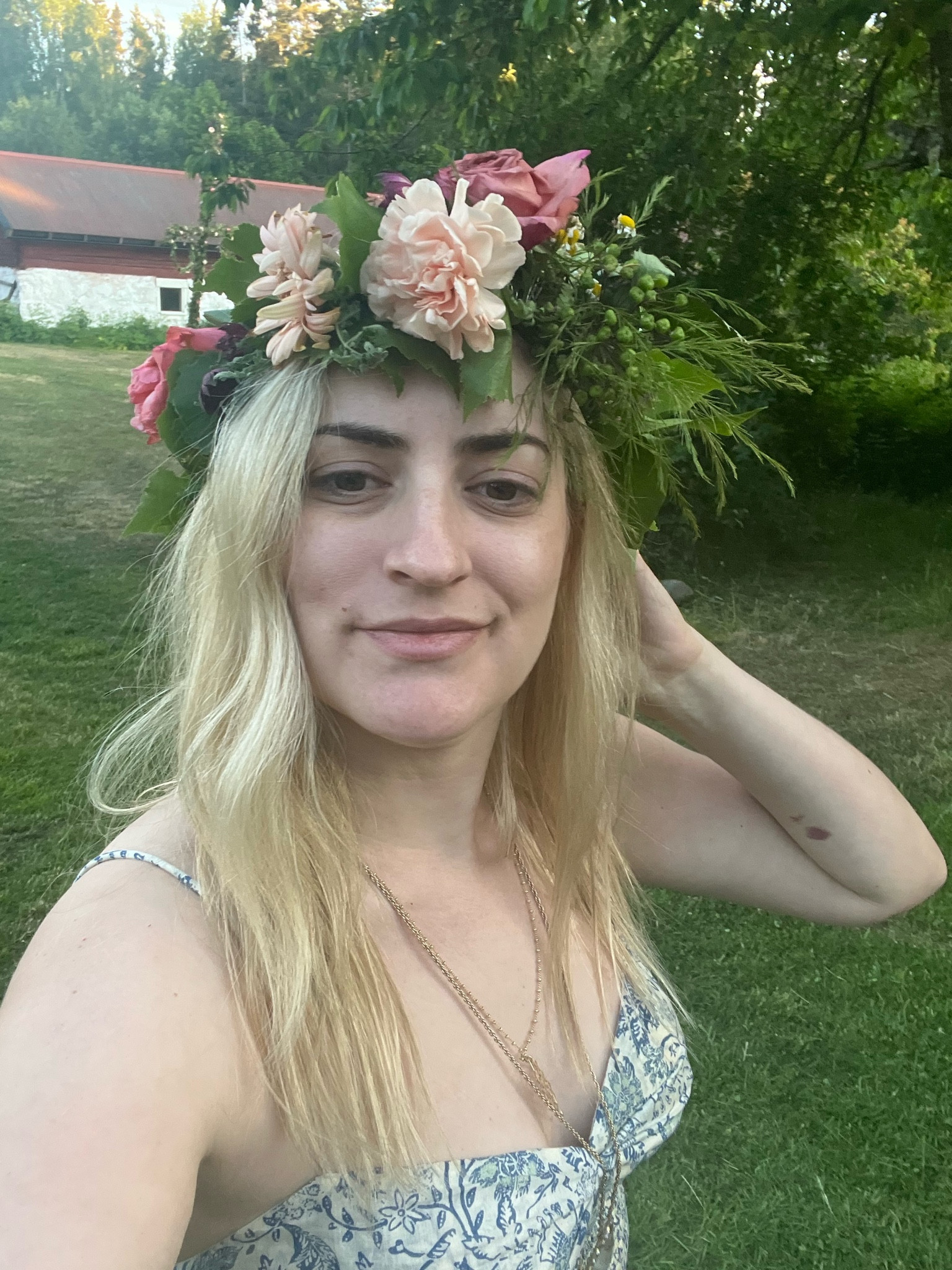 Midsummer dresses | floral dress | summer dress | white flowy dress 