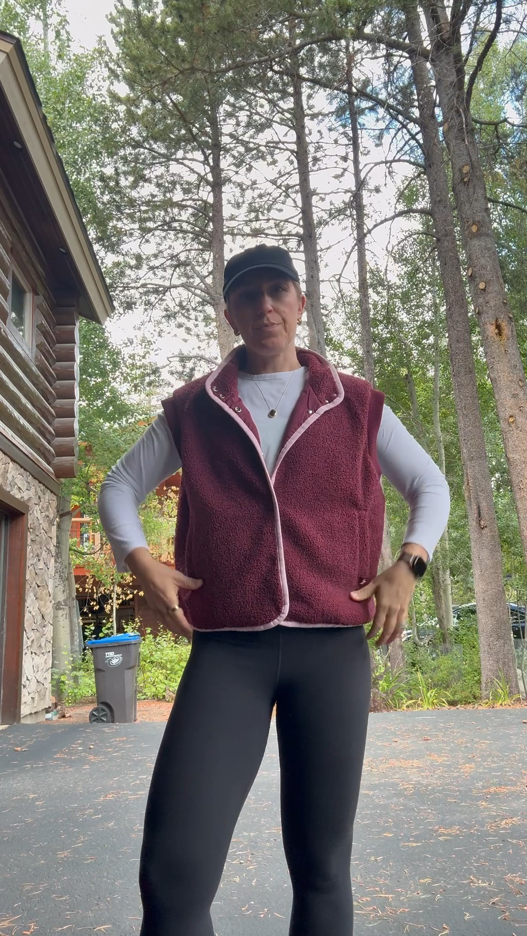 Athletic top is the perfect length and this vest is 🤌🏼
