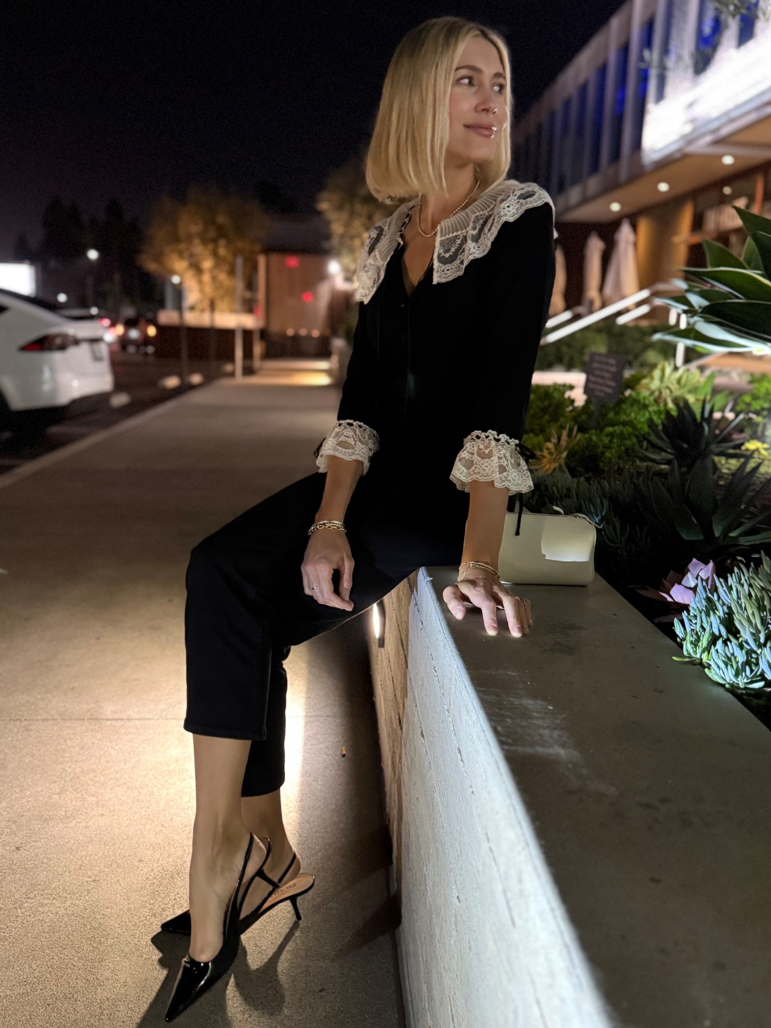 Kicked off December with a fun double date last night. I always feel like this month is full of so many parties and gatherings and I couldn’t love it more! Also this cardigan has the prettiest festive details and is the perfect piece to wear this holiday season 

#LTKHoliday #LTKootd