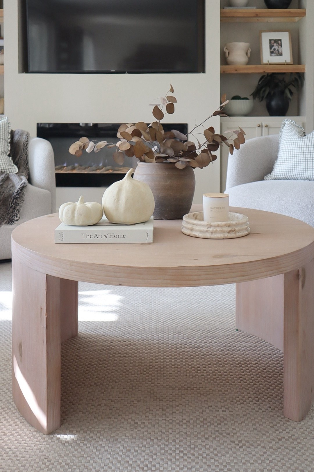 Fall coffee table decor


#LTKStyleTip #LTKHome #LTKSeasonal