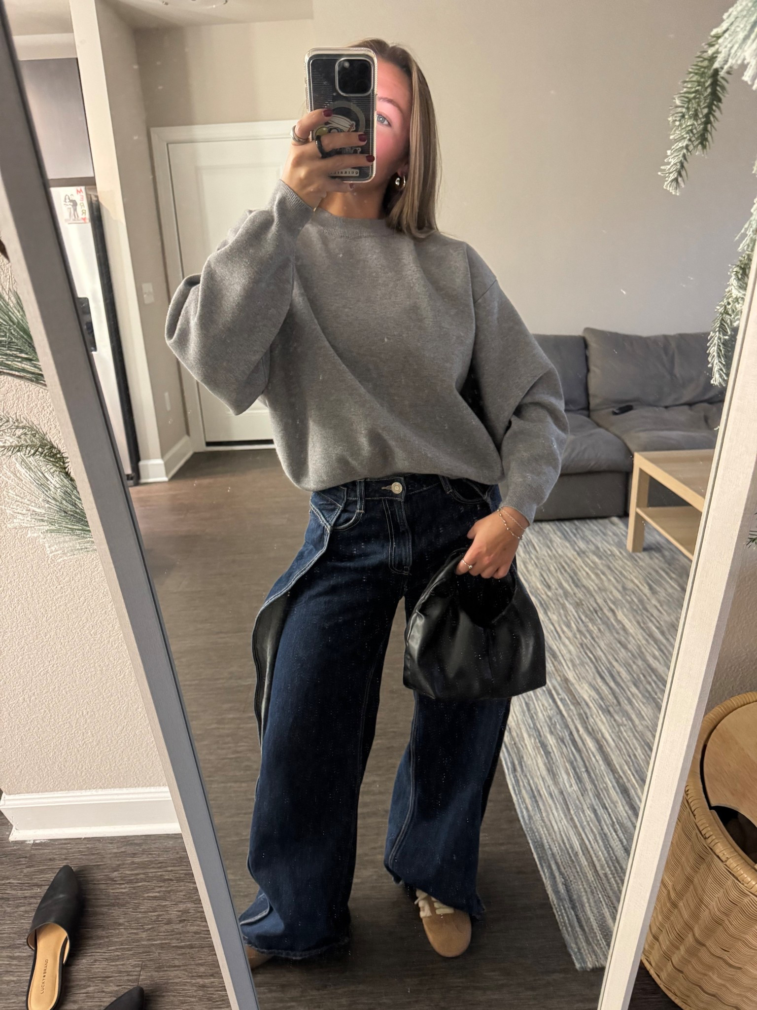 The jeans are discontinued at Zara but linked similar ones!!



#LTKSeasonal #LTKHoliday #LTKdayinmylife