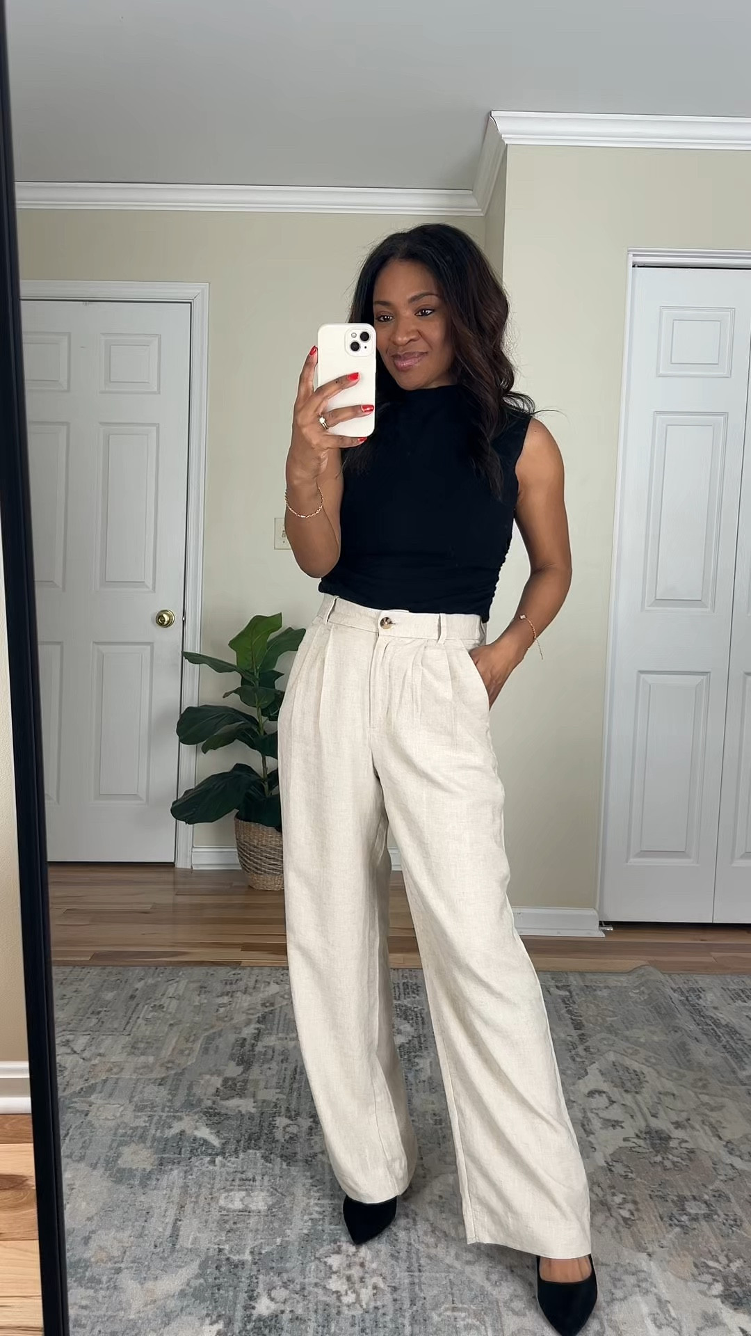 Wearing a size 27 regular in the linen pants. There is mild shrinking on the length that happens after the first wash due to the natural linen fibers. Wash on delicate cycle and line dry and steam iron. Otherwise I love the fit of these and they are lined. #abercrombiepartner @abercrombie 

 #ltkspringsale #ltkover40 #ltkootd