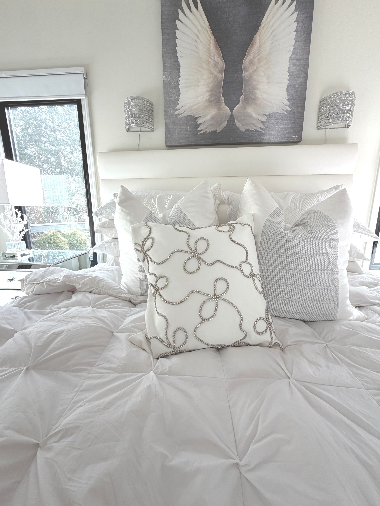 I will always be a fan of all white bedding

#LTKHome #LTKmorningroutine #LTKgrwm