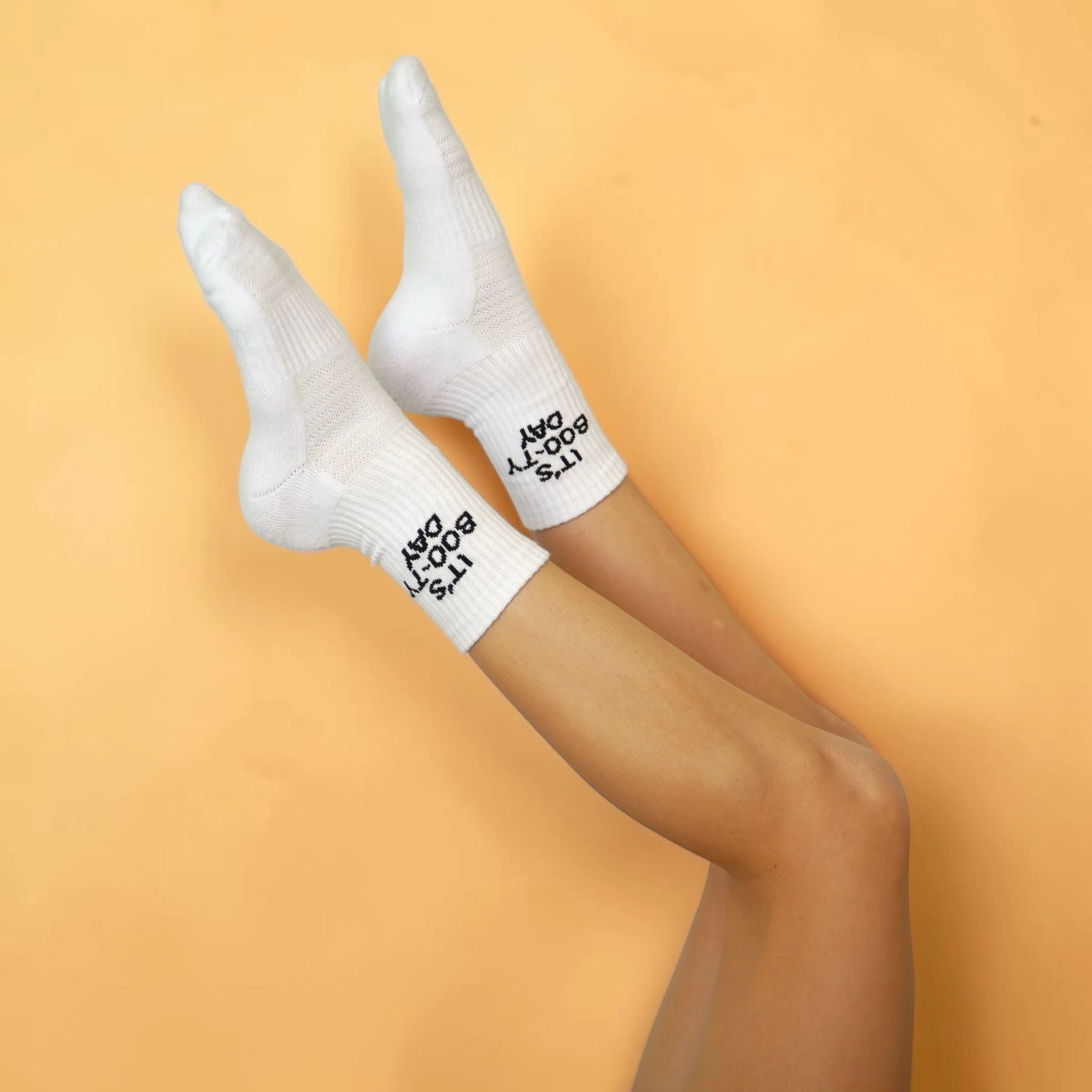BOOOOTY SOCK WHITE | SuzieB Fitness