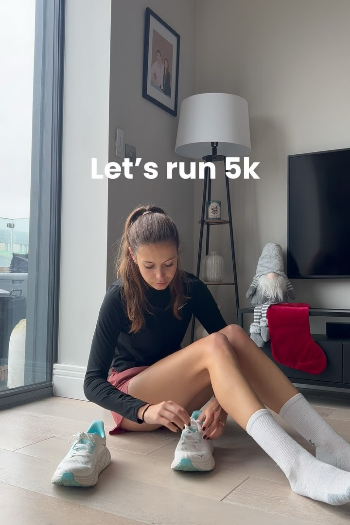 Let’s run 5k!🏃🏼‍♀️

Shorts @saucony 
Top @nike 
Shoes @hoka 

#running #runningmotivation #5k #physio #runninguk