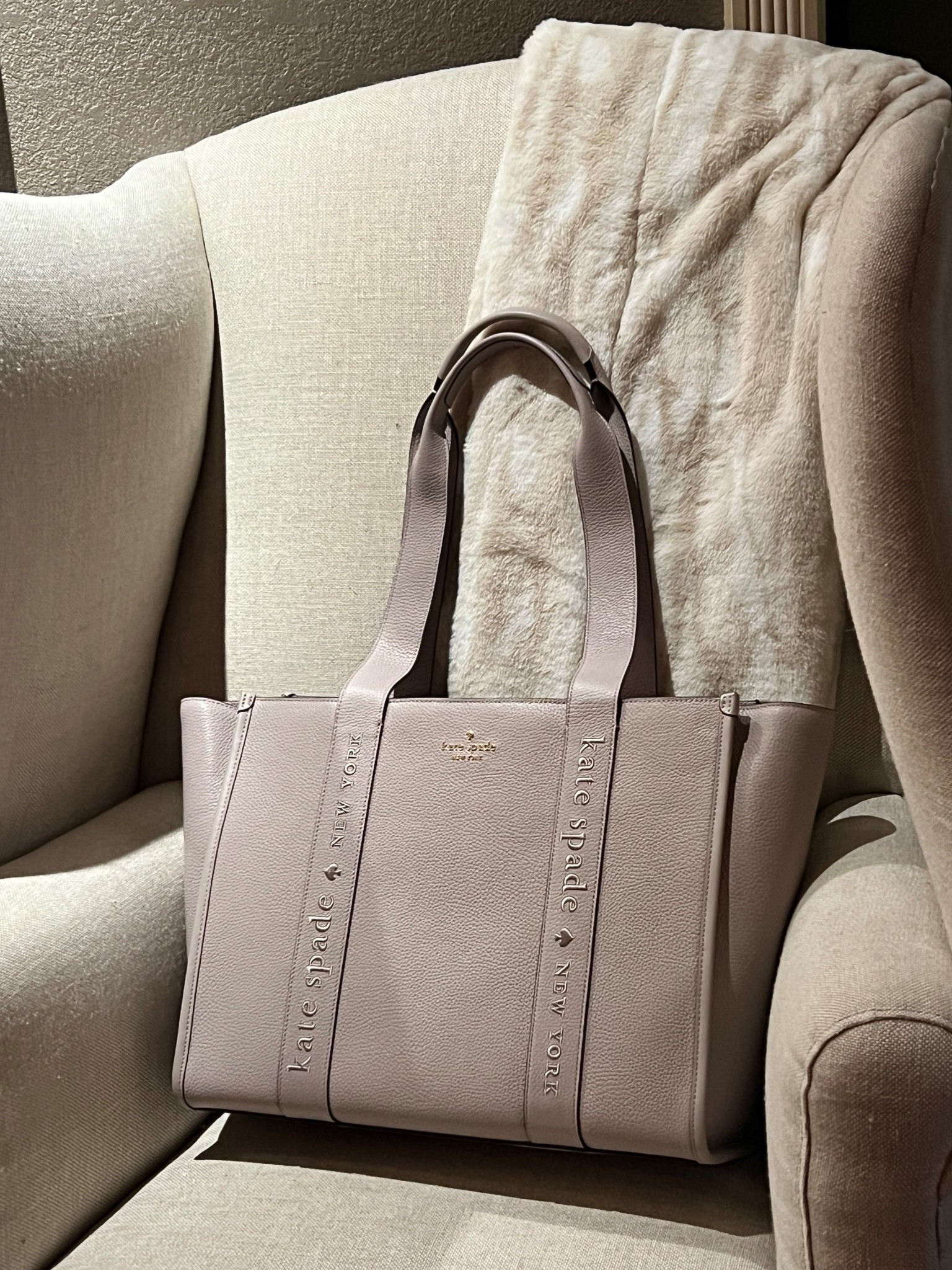 Treated myself to an early birthday gift with this beautiful bag from Kate Spade. The shade is cozy grey and it’s giving the prettiest, cozy grey vibes.

#LTKItBag #LTKFindsUnder100 #LTKNYFW