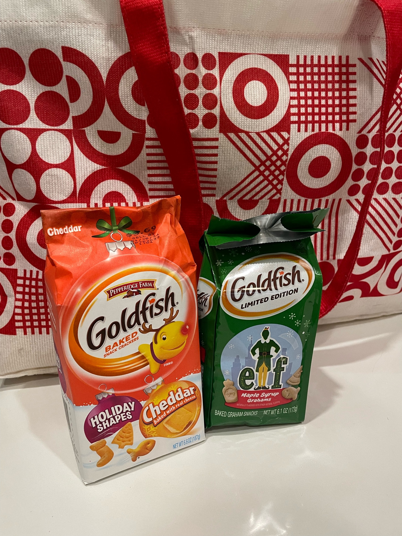 When your @target run turns into the ultimate holiday snack find>>  #ad these limited edition Elf maple syrup graham crackers @goldfishsmiles are insanely delicious #Target #TargetPartner #GoldfishPartner
