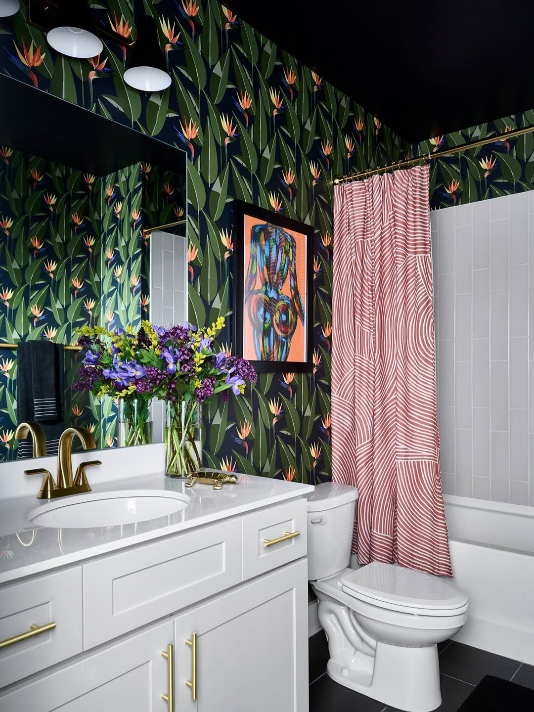 Wallpaper. 😍 That’s it. Thats the post. #WallpaperWednesday 

🏠: #ProjectBlackMoMA
🪄: @blessedlittlebungalow
💐: @joshuaholcombe
📸: @mm_photo_inc 

 #LTKHome